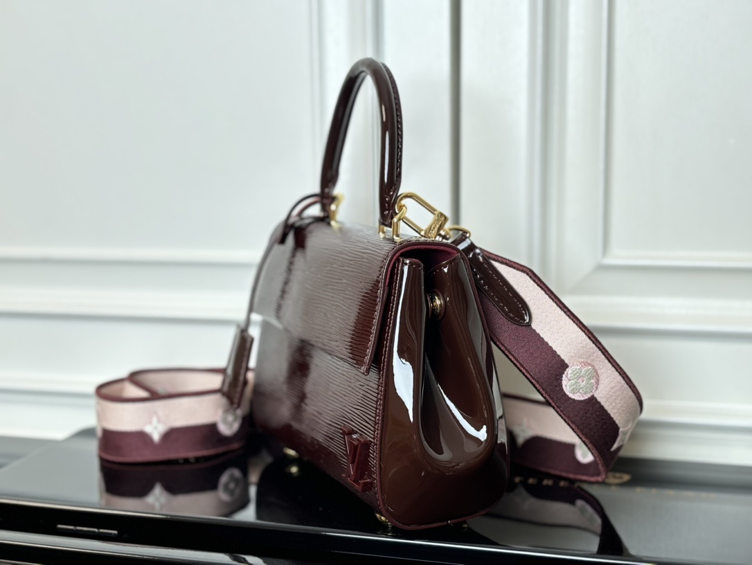 M58928酒红色【顶级原单】2024新款Cluny Mini亮皮波纹 🌸 (动态码)专柜同步电子芯片内