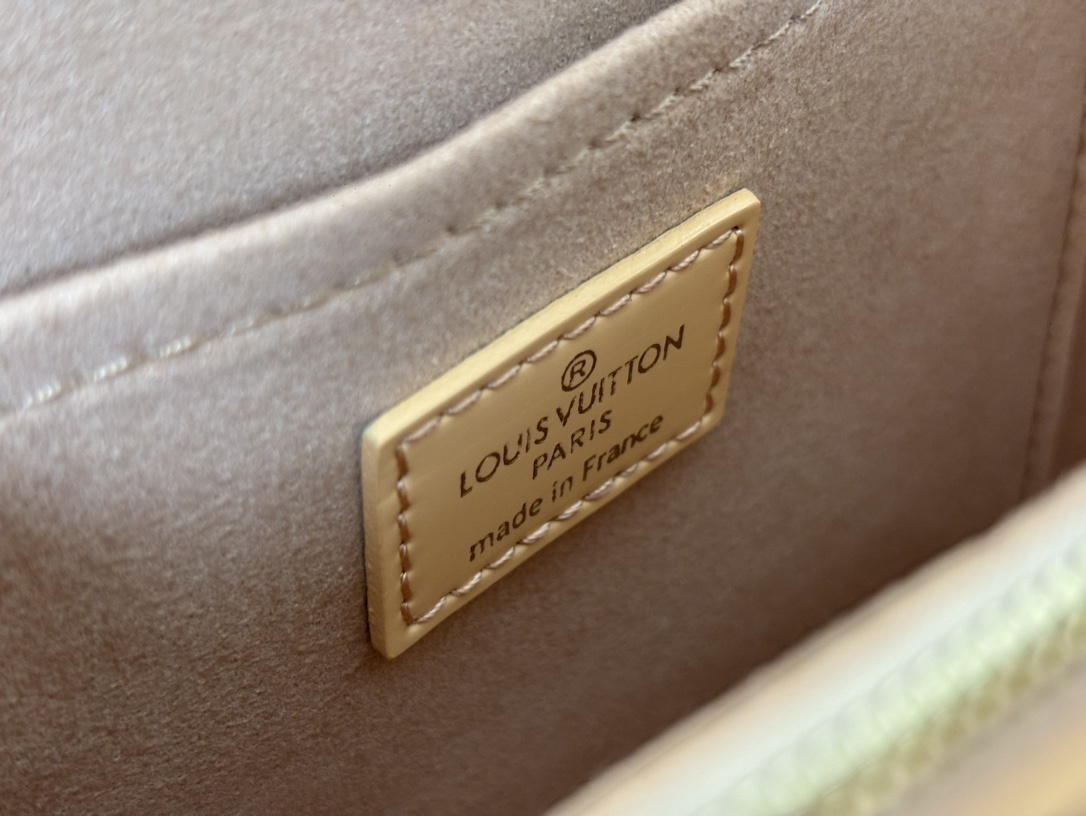 M58928杏色【顶级原单】2024新款Cluny Mini亮皮波纹 🌸 (动态码)专柜同步电子芯片内码