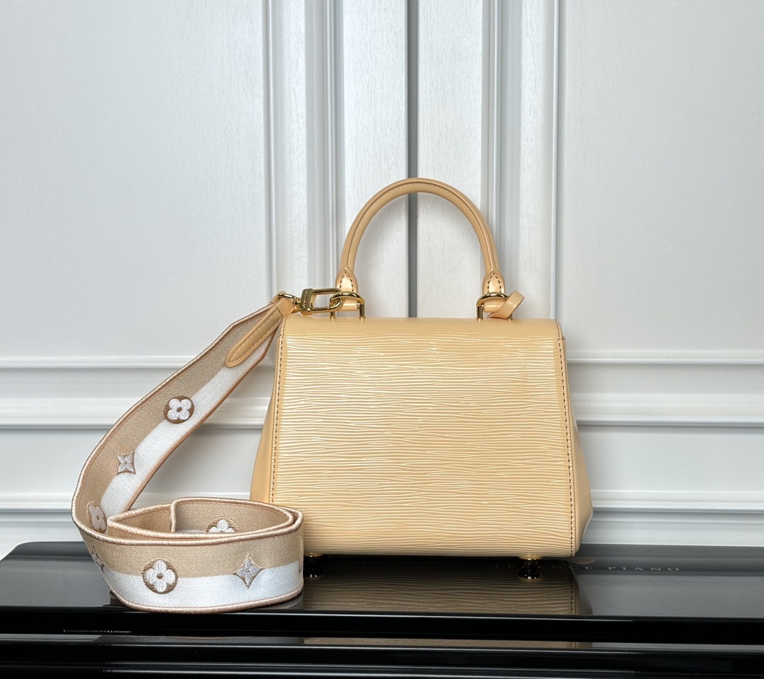 M58928杏色【顶级原单】2024新款Cluny Mini亮皮波纹 🌸 (动态码)专柜同步电子芯片内码