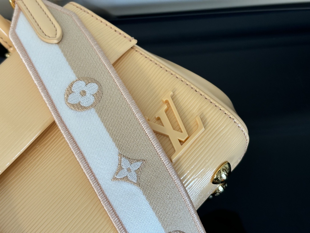 M58928杏色【顶级原单】2024新款Cluny Mini亮皮波纹 🌸 (动态码)专柜同步电子芯片内码