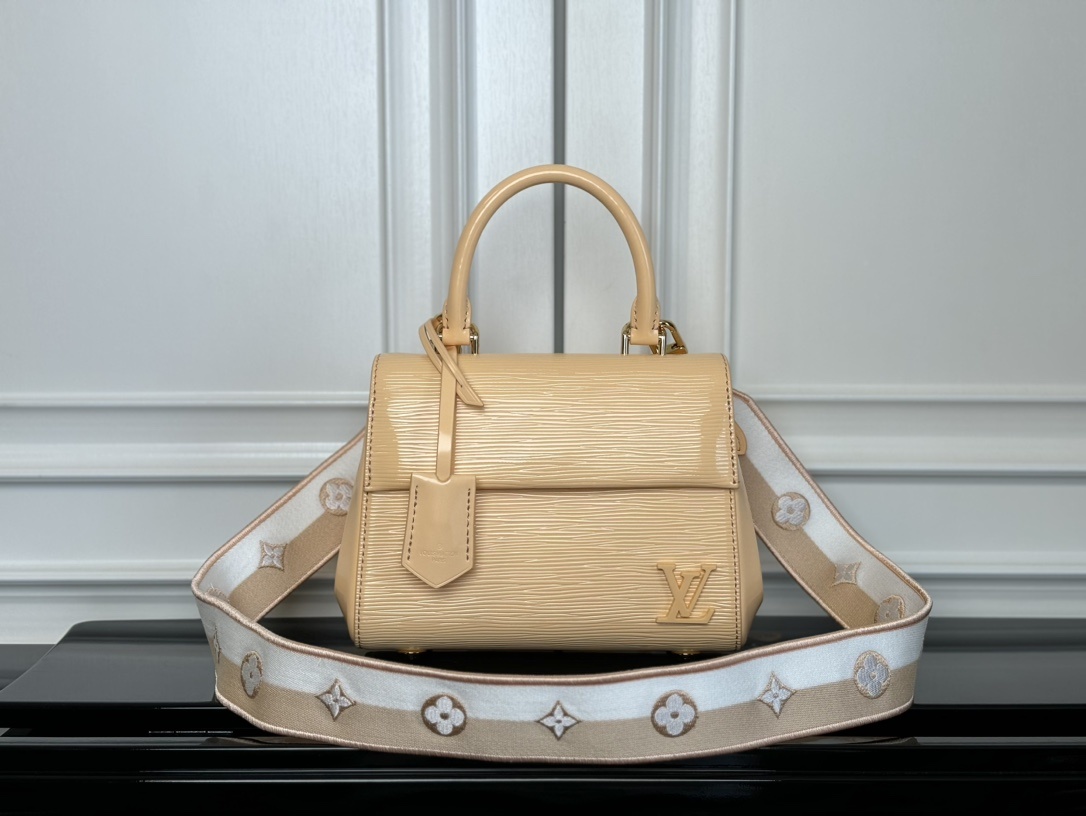 M58928杏色【顶级原单】2024新款Cluny Mini亮皮波纹 🌸 (动态码)专柜同步电子芯片内码