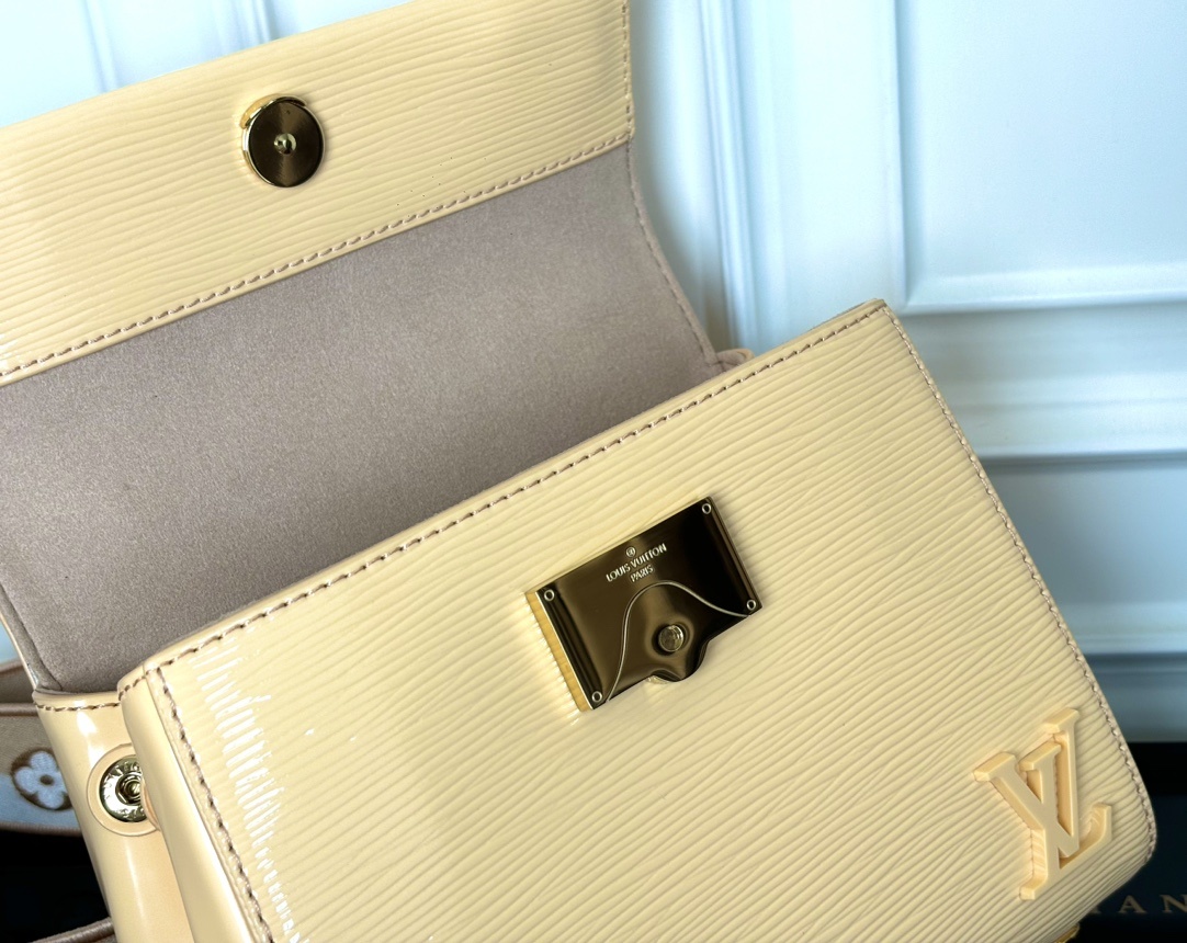 M58928杏色【顶级原单】2024新款Cluny Mini亮皮波纹 🌸 (动态码)专柜同步电子芯片内码