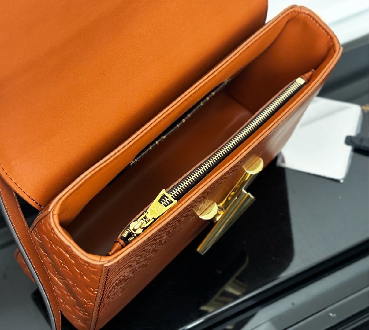 M12736棕色(动态码)【顶级原单】专柜同步电子芯片内码出货🔥這款Slim版本的經典Twist MM手