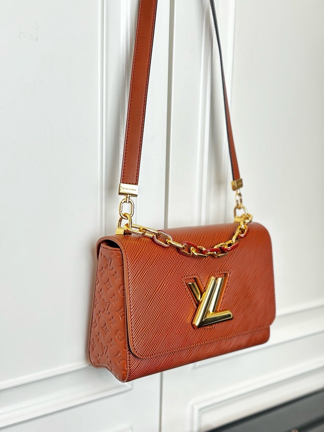 M12736棕色(动态码)【顶级原单】专柜同步电子芯片内码出货🔥這款Slim版本的經典Twist MM手