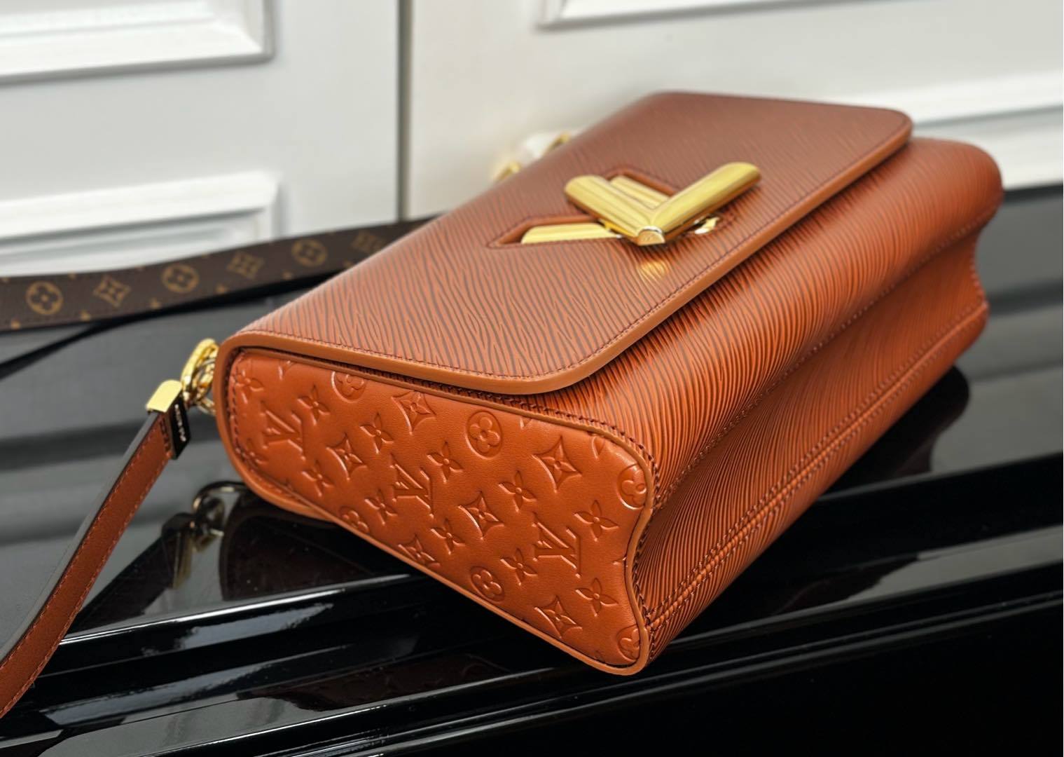 M12736棕色(动态码)【顶级原单】专柜同步电子芯片内码出货🔥這款Slim版本的經典Twist MM手