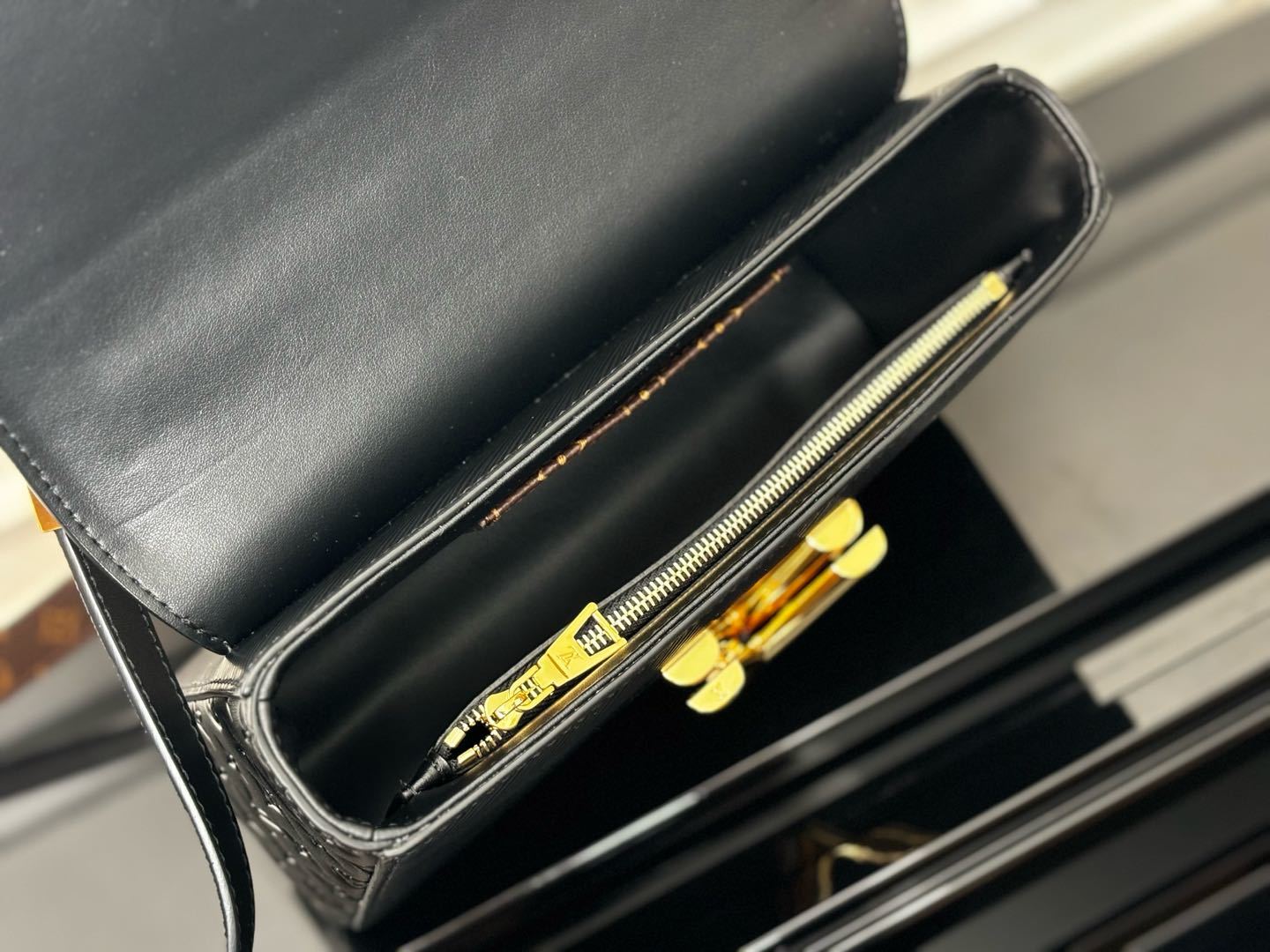 M12736黑色(动态码)【顶级原单】专柜同步电子芯片内码出货🔥這款Slim版本的經典Twist MM手