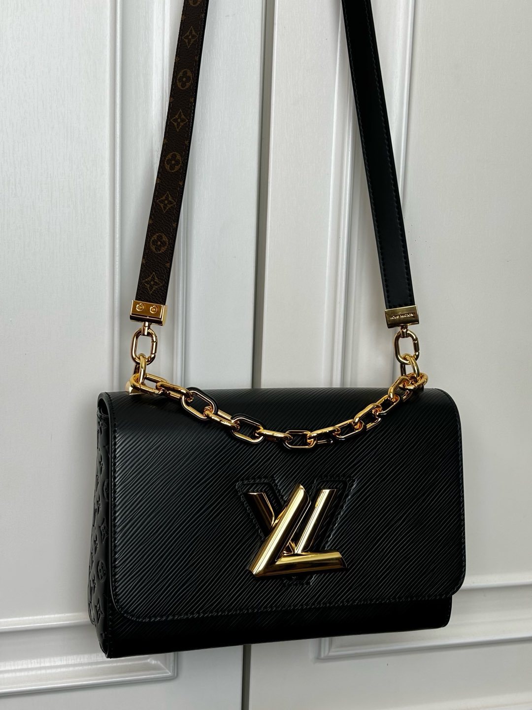 M12736黑色(动态码)【顶级原单】专柜同步电子芯片内码出货🔥這款Slim版本的經典Twist MM手