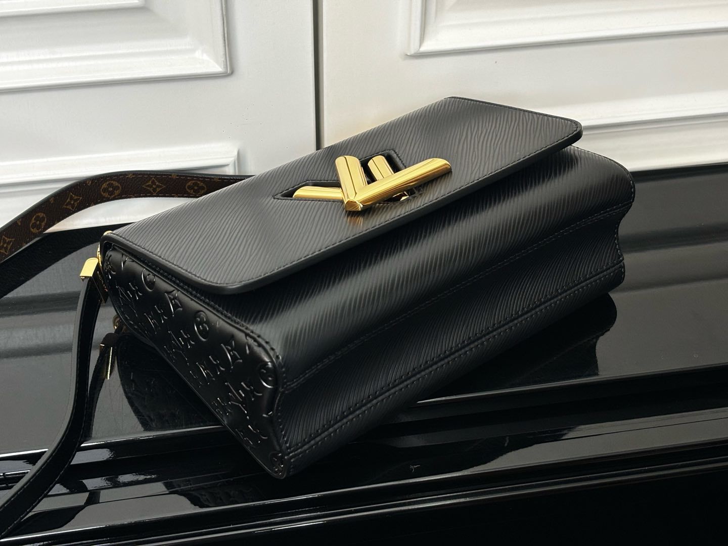 M12736黑色(动态码)【顶级原单】专柜同步电子芯片内码出货🔥這款Slim版本的經典Twist MM手