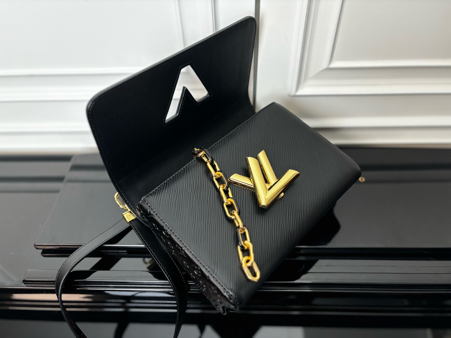 M12736黑色(动态码)【顶级原单】专柜同步电子芯片内码出货🔥這款Slim版本的經典Twist MM手