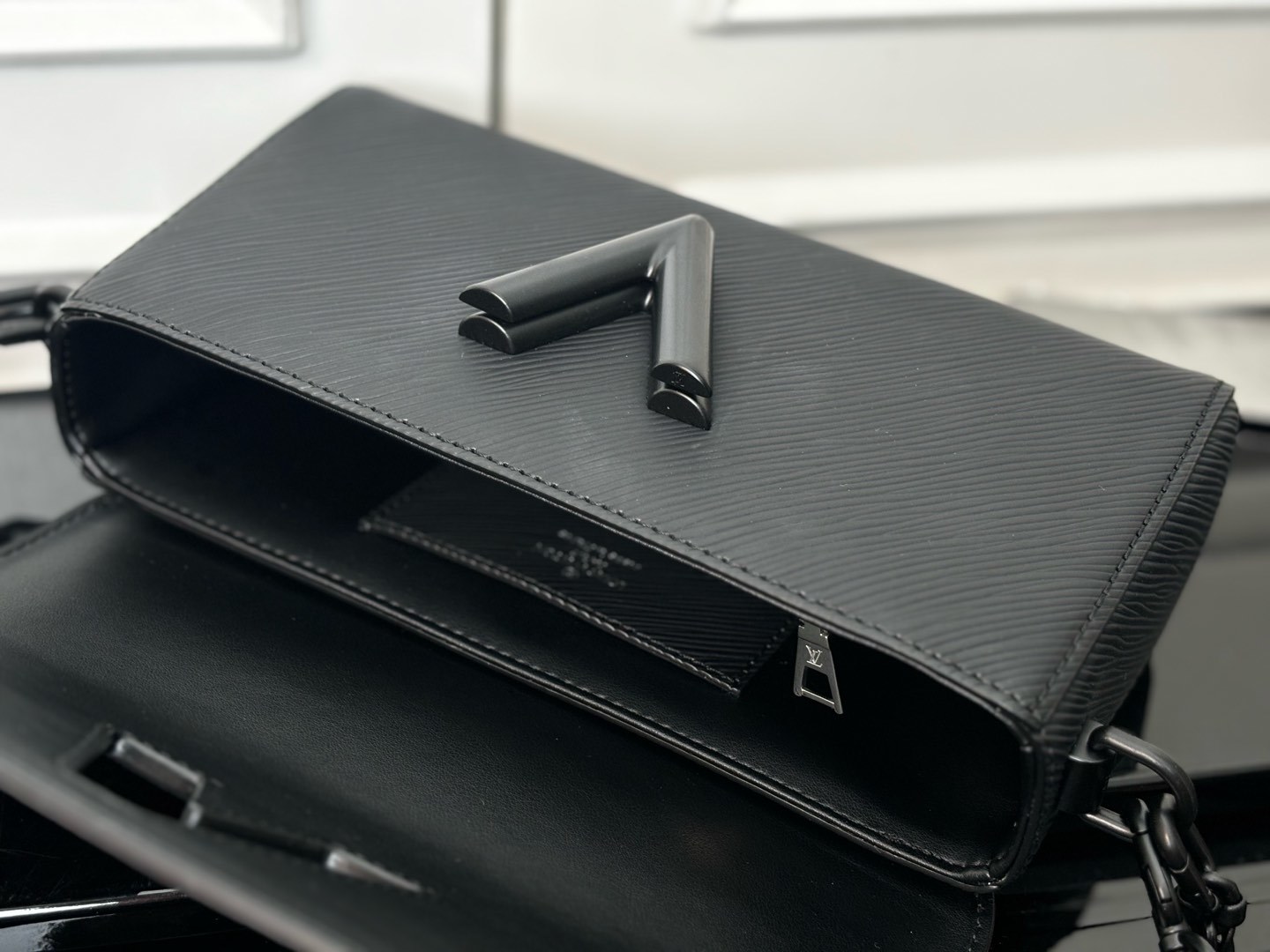 M25336枪色(动态码)【顶级原单】专柜同步电子芯片码🔥本款 Twist West 手袋延长 Twis