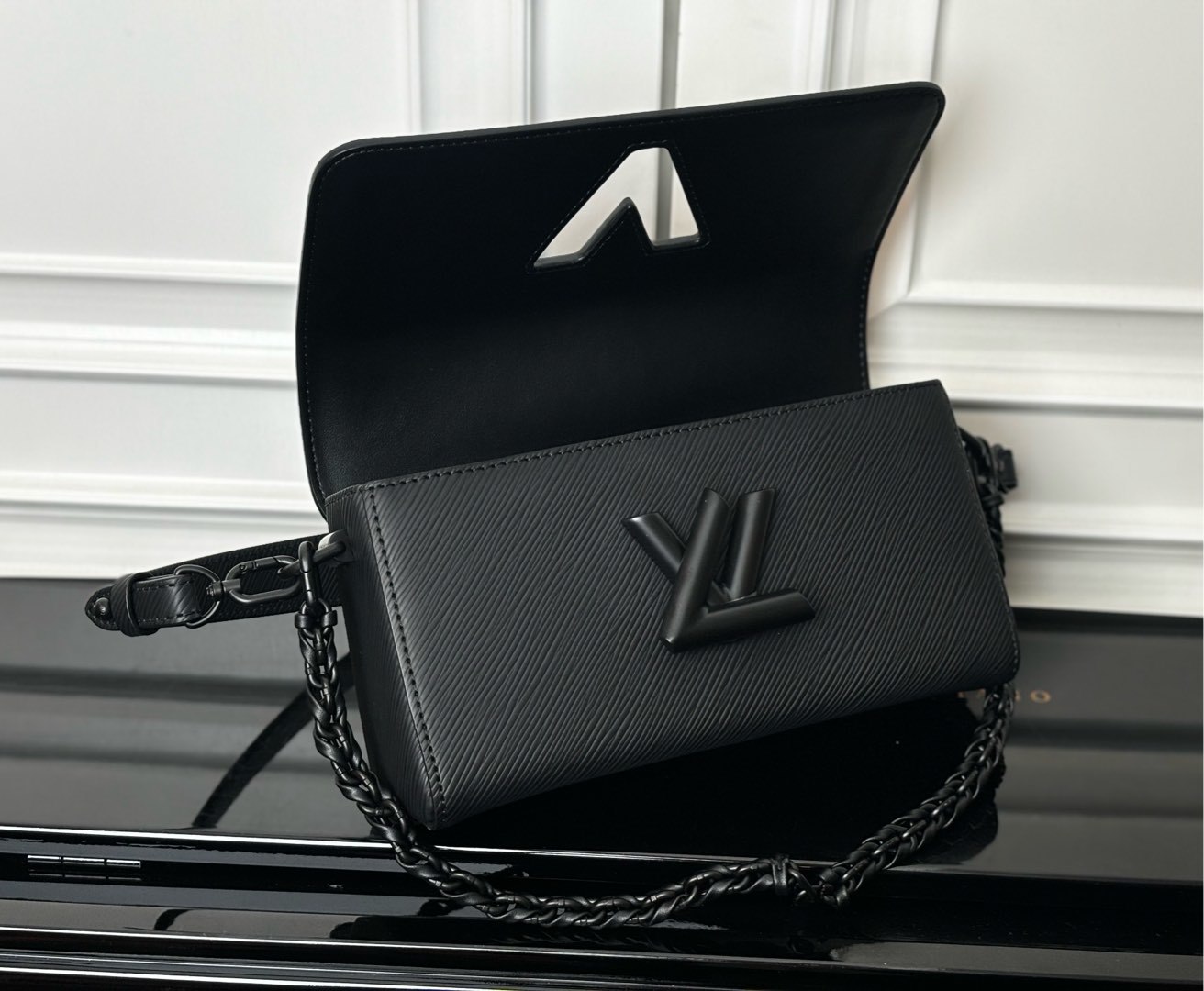 M25336枪色(动态码)【顶级原单】专柜同步电子芯片码🔥本款 Twist West 手袋延长 Twis