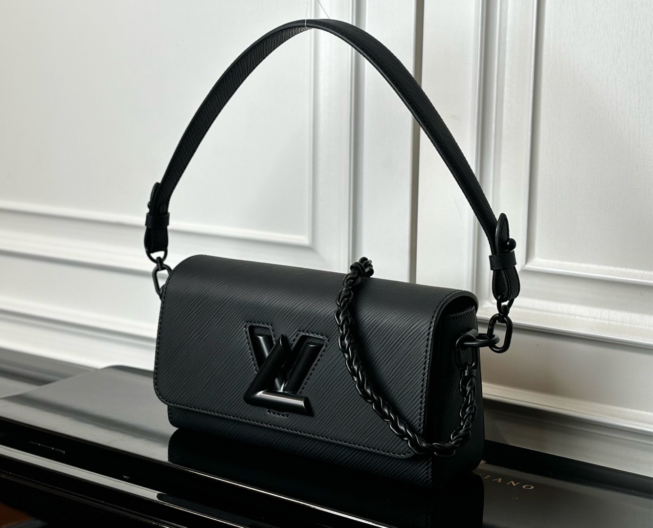 M25336枪色(动态码)【顶级原单】专柜同步电子芯片码🔥本款 Twist West 手袋延长 Twis