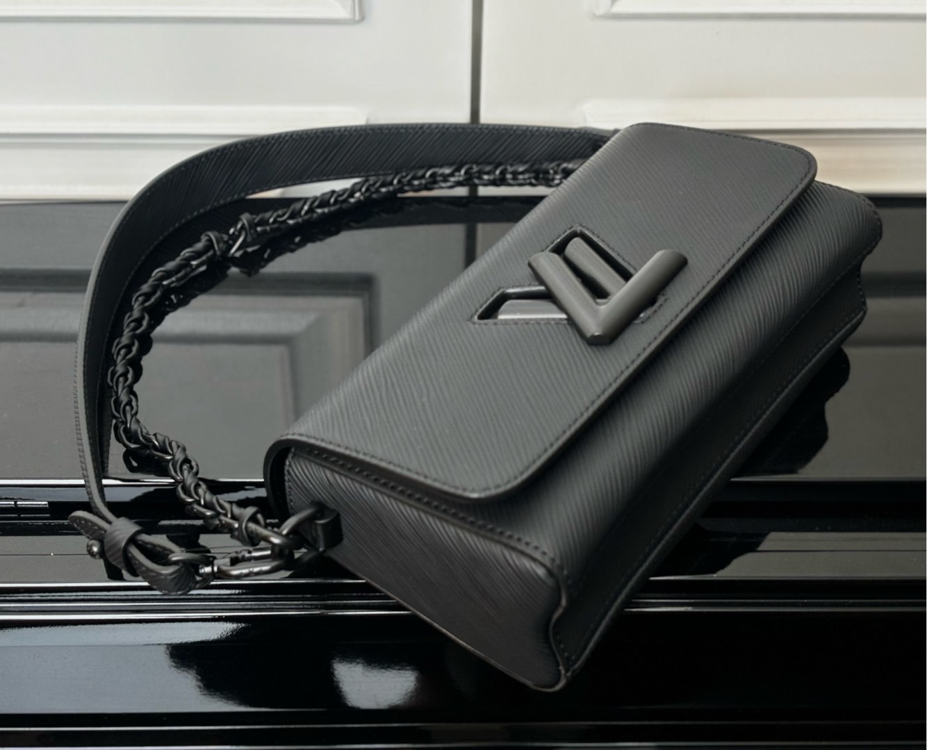 M25336枪色(动态码)【顶级原单】专柜同步电子芯片码🔥本款 Twist West 手袋延长 Twis