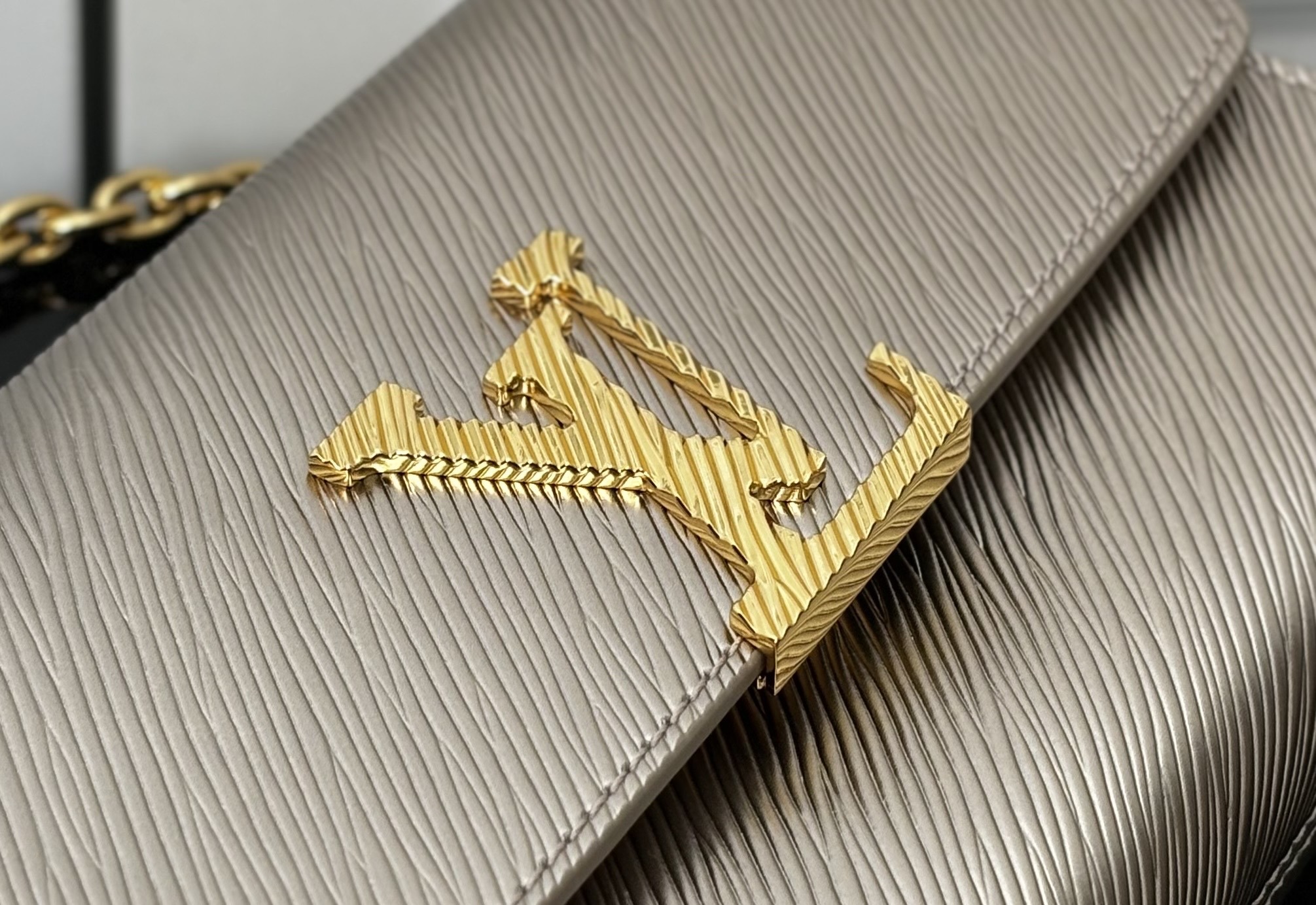 M23756香槟色【顶级原单】动态码 专柜同步电子芯片内码本款 Pochette Louise链条包以崭