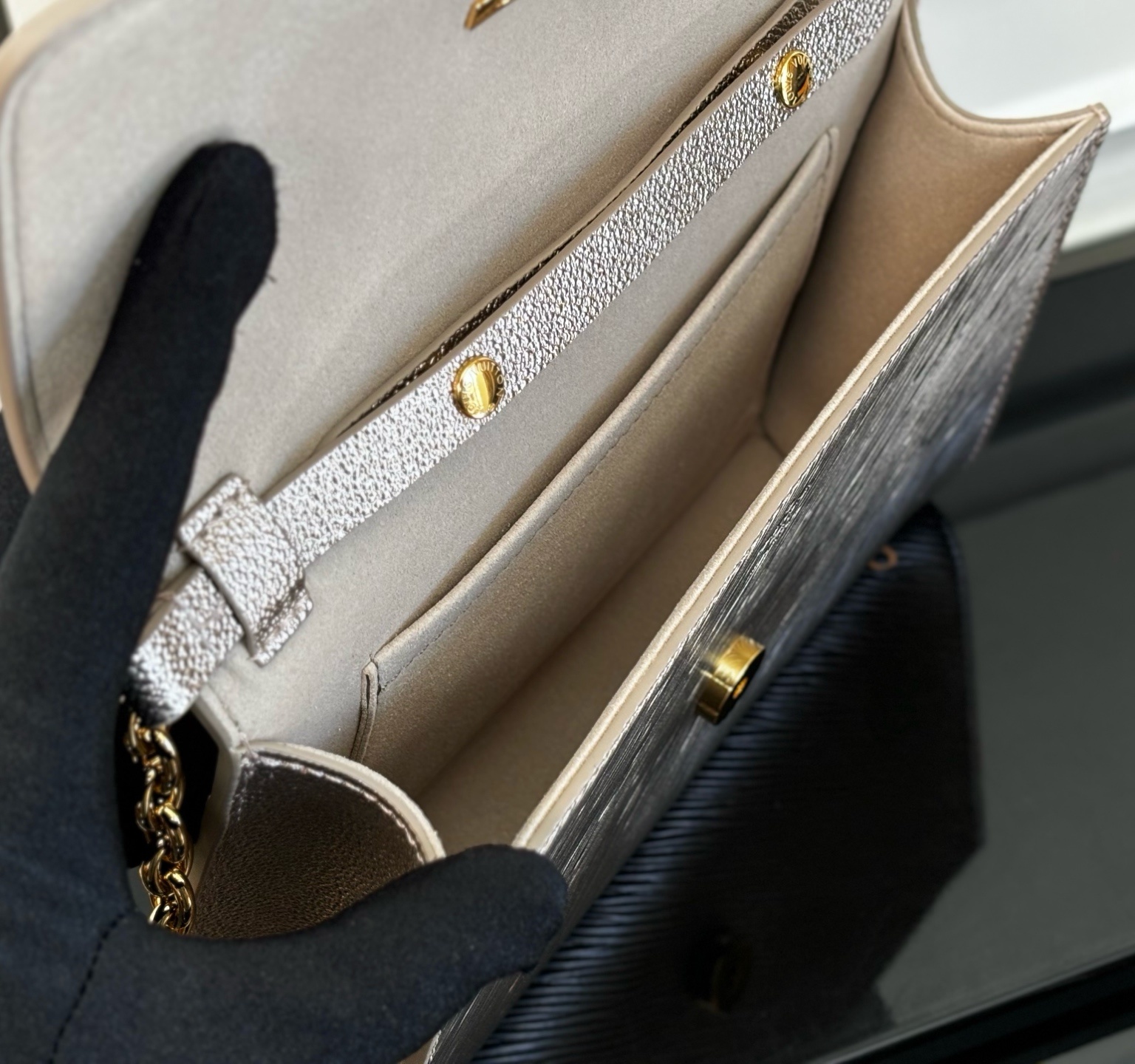 M23756香槟色【顶级原单】动态码 专柜同步电子芯片内码本款 Pochette Louise链条包以崭