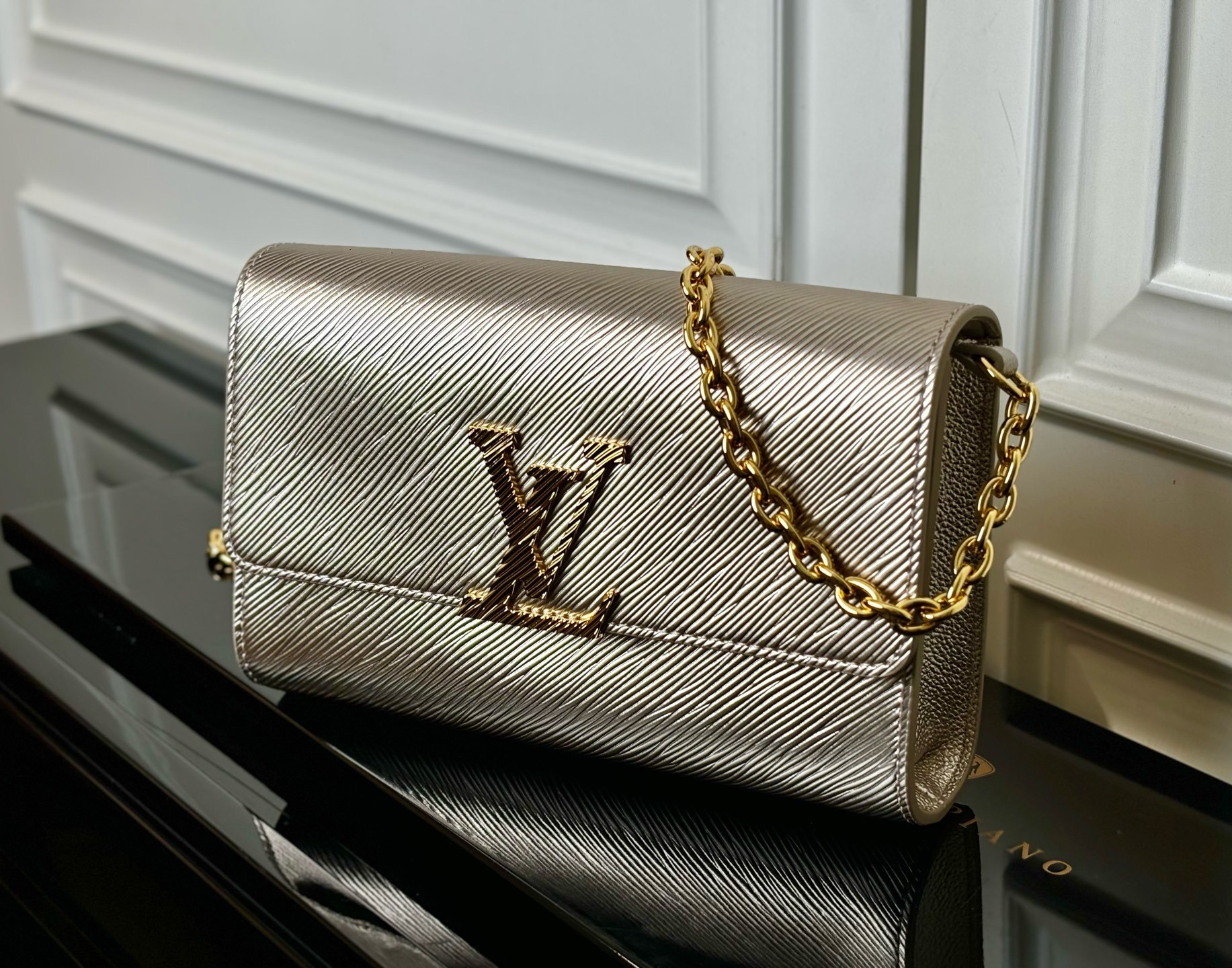 M23756香槟色【顶级原单】动态码 专柜同步电子芯片内码本款 Pochette Louise链条包以崭