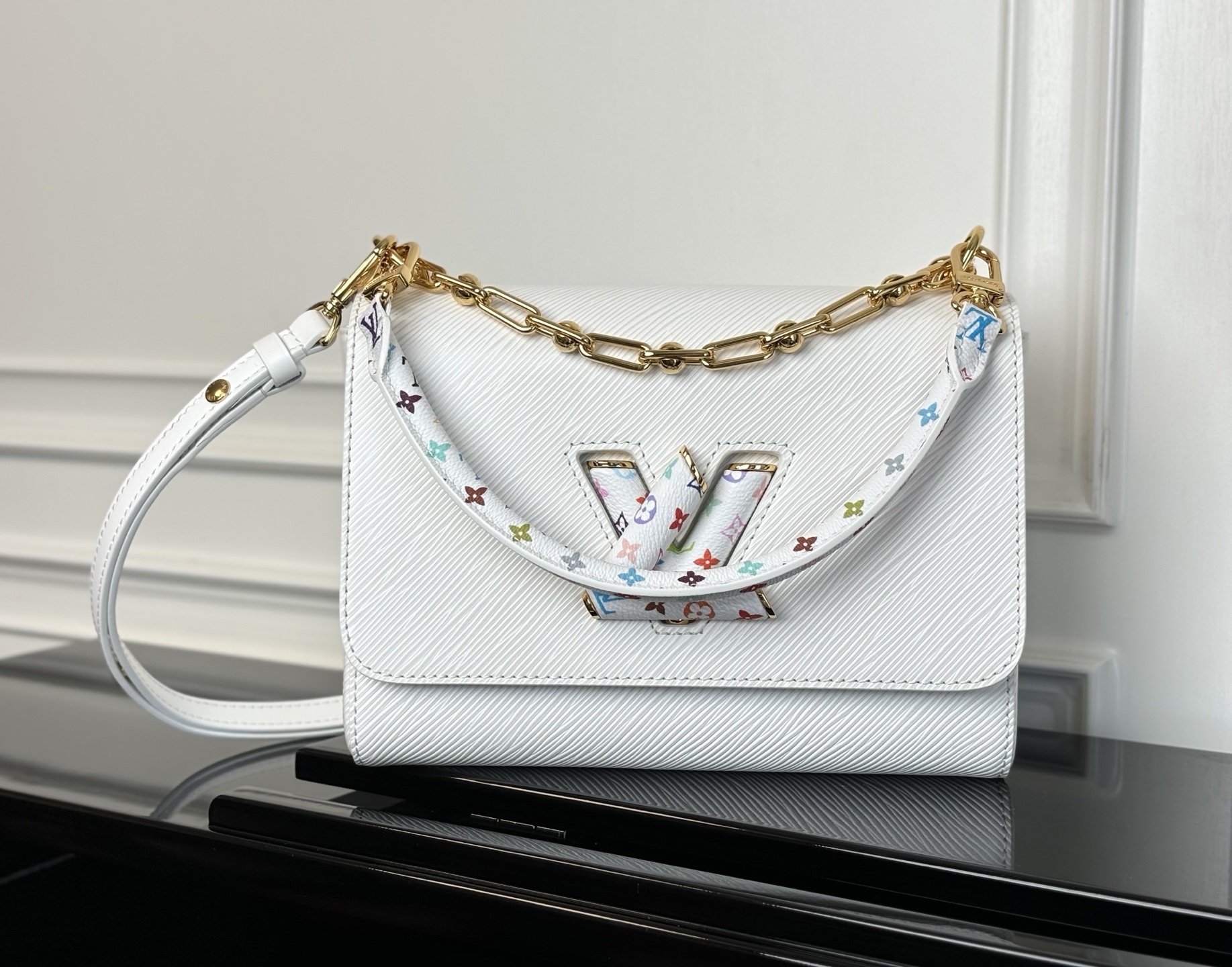 M13243白色(动态码)《顶级原单》专柜同步电子芯片内码出货🔥這款LV x TM Twist MM S