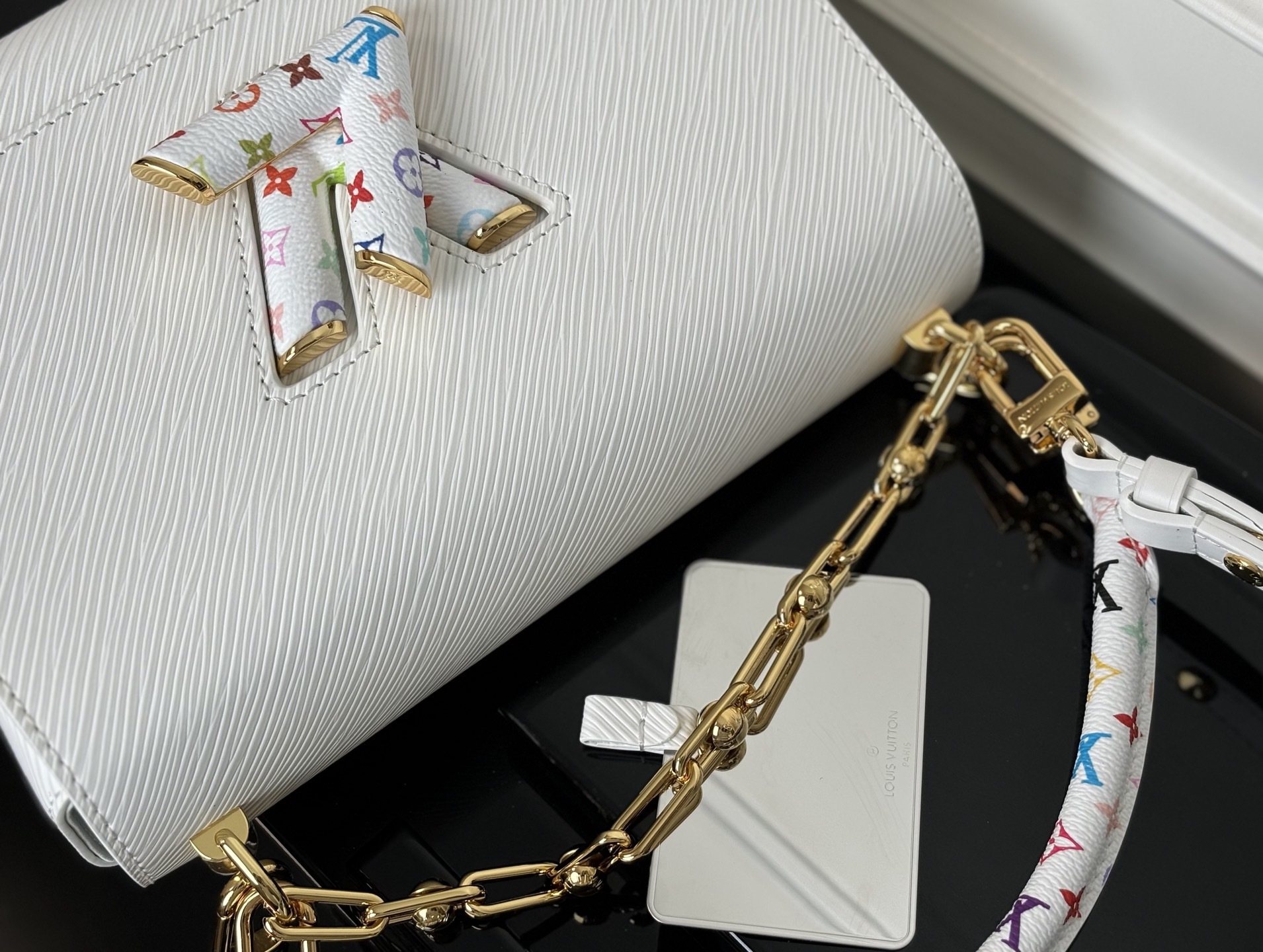 M13243白色(动态码)《顶级原单》专柜同步电子芯片内码出货🔥這款LV x TM Twist MM S