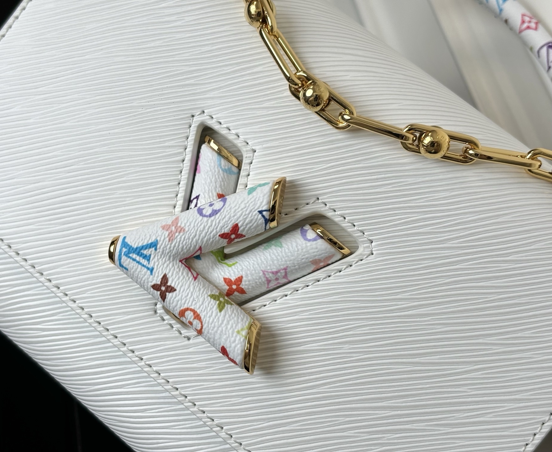 M13243白色(动态码)《顶级原单》专柜同步电子芯片内码出货🔥這款LV x TM Twist MM S