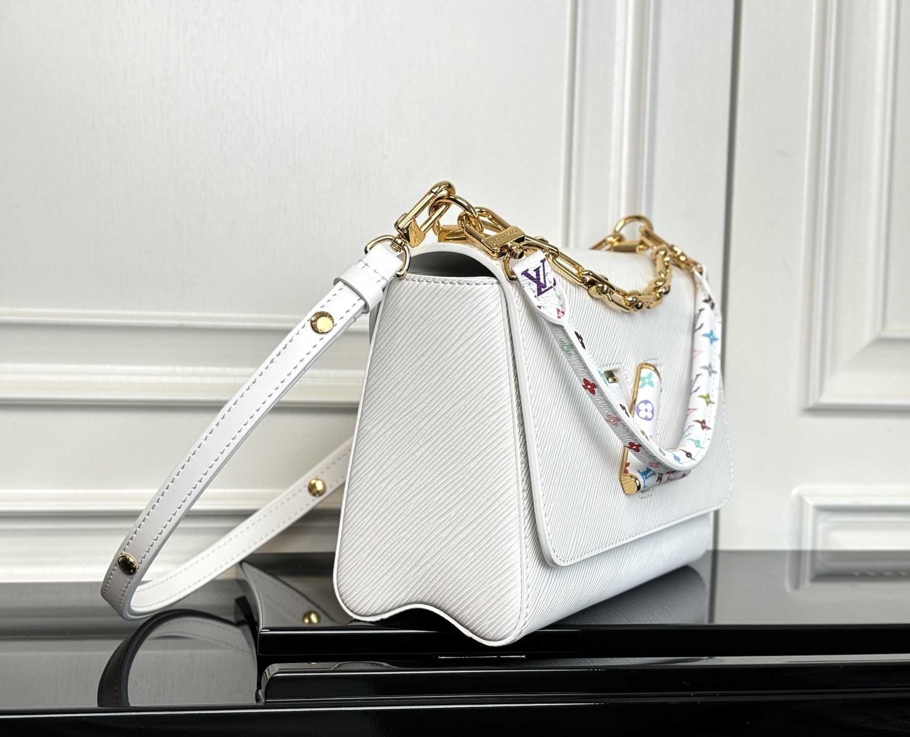 M13243白色(动态码)《顶级原单》专柜同步电子芯片内码出货🔥這款LV x TM Twist MM S