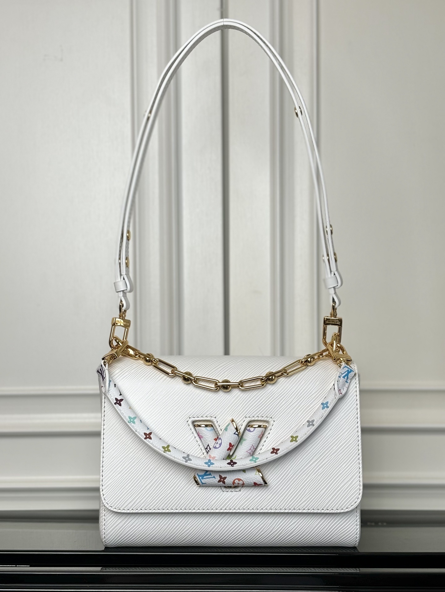 M13243白色(动态码)《顶级原单》专柜同步电子芯片内码出货🔥這款LV x TM Twist MM S