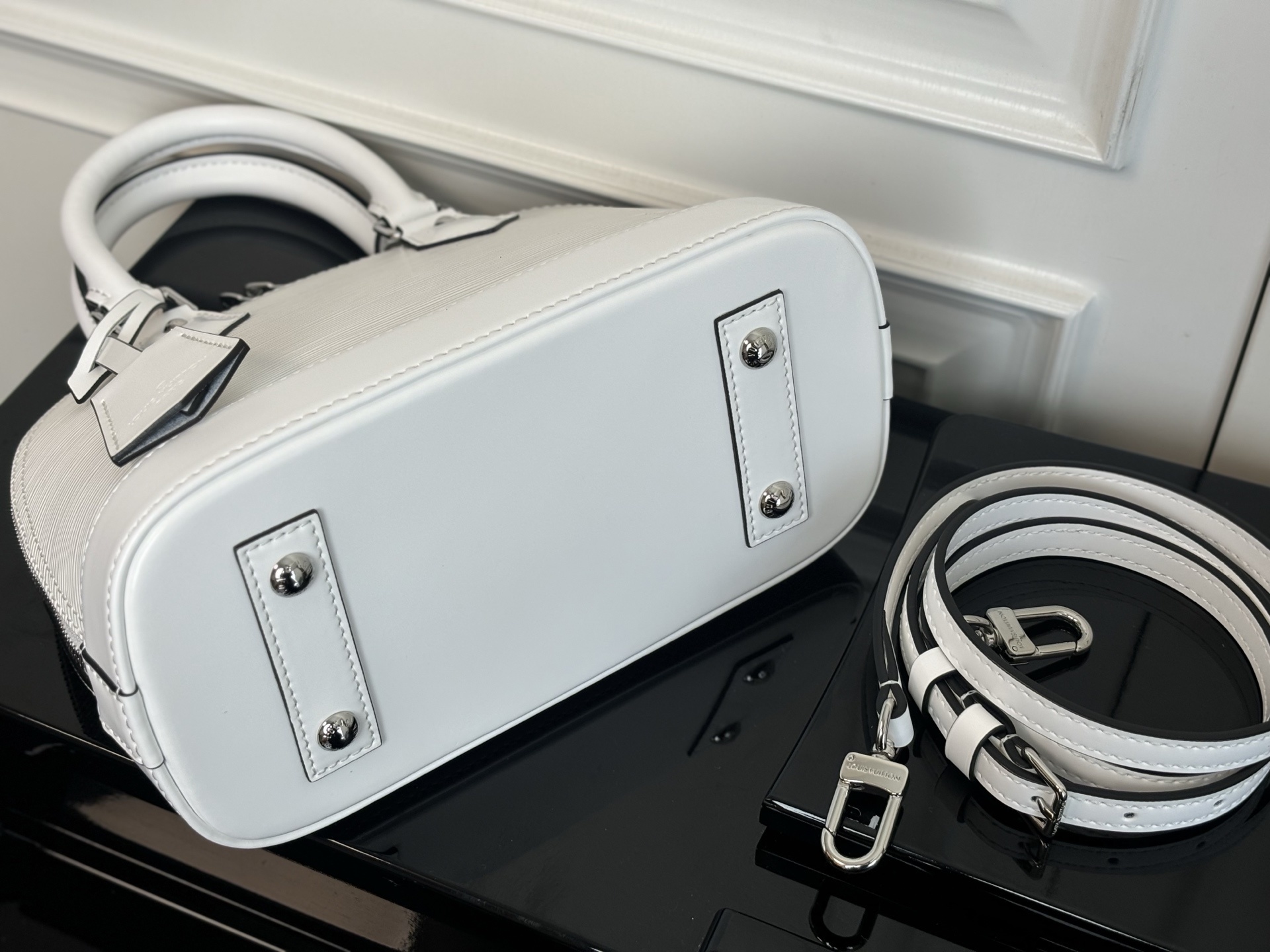 M24645白色(动态码)《顶级原单》专柜同步电子芯片内码出货🔥本款 Alma BB 手袋溯源 1934