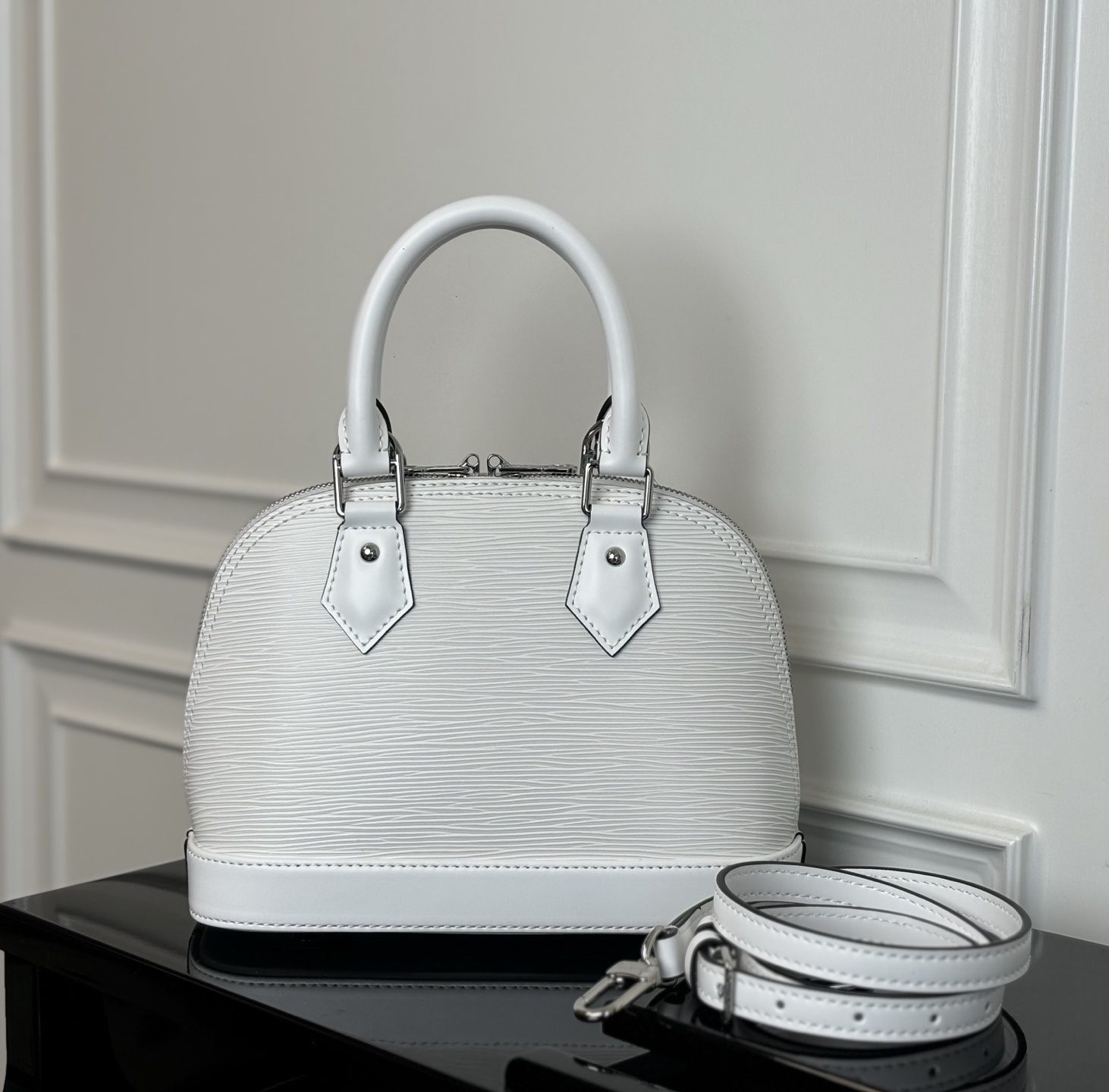 M24645白色(动态码)《顶级原单》专柜同步电子芯片内码出货🔥本款 Alma BB 手袋溯源 1934