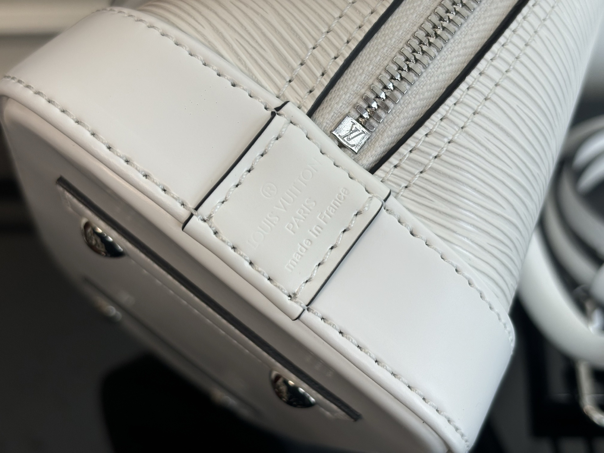 M24645白色(动态码)《顶级原单》专柜同步电子芯片内码出货🔥本款 Alma BB 手袋溯源 1934