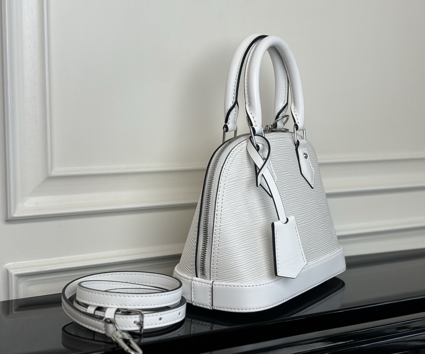 M24645白色(动态码)《顶级原单》专柜同步电子芯片内码出货🔥本款 Alma BB 手袋溯源 1934