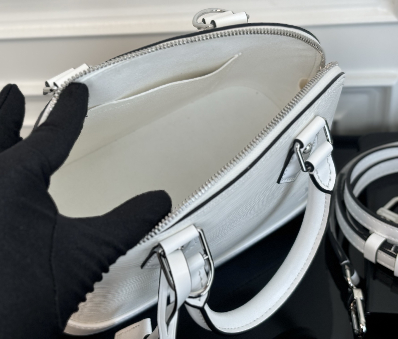 M24645白色(动态码)《顶级原单》专柜同步电子芯片内码出货🔥本款 Alma BB 手袋溯源 1934