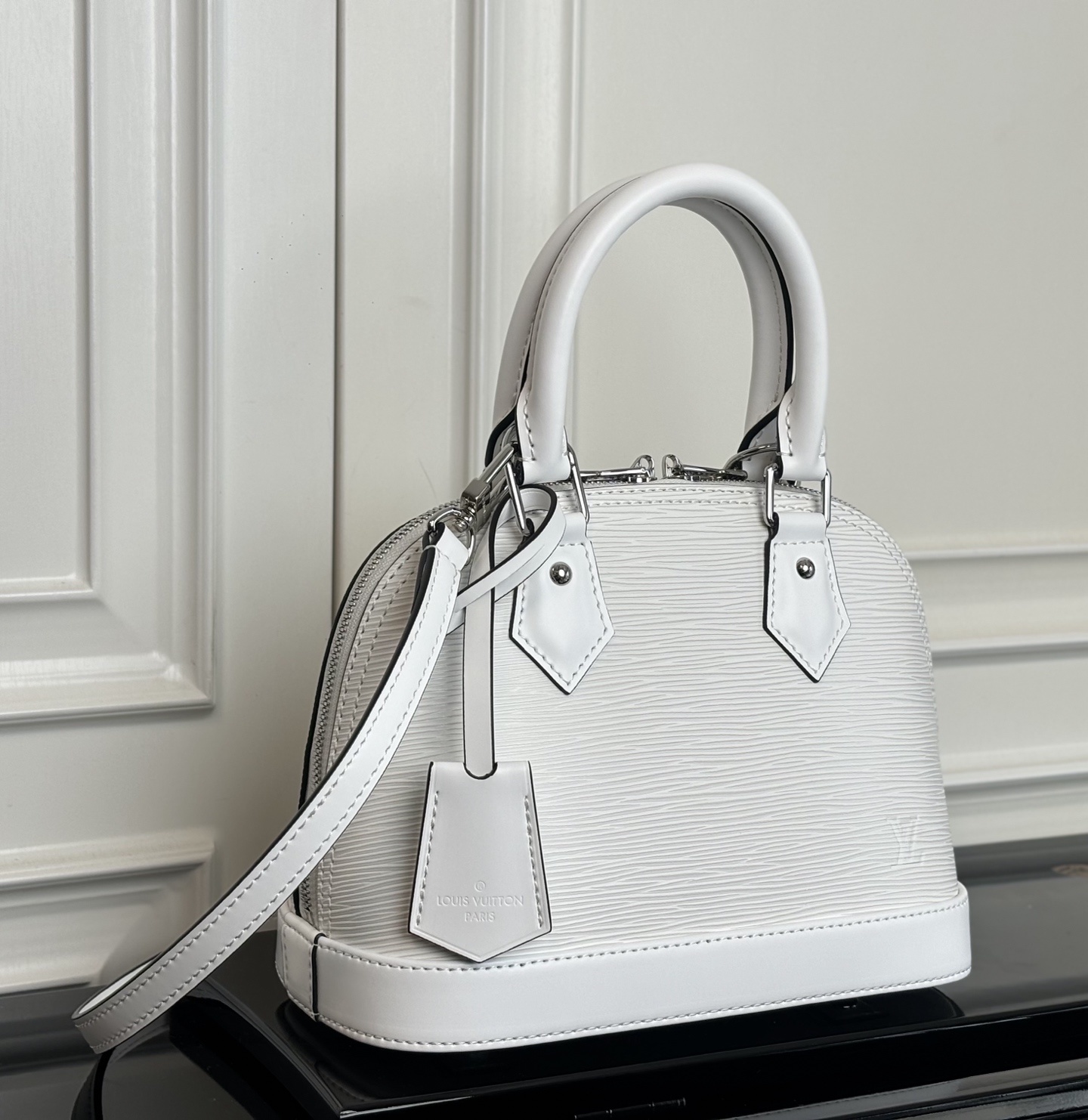 M24645白色(动态码)《顶级原单》专柜同步电子芯片内码出货🔥本款 Alma BB 手袋溯源 1934