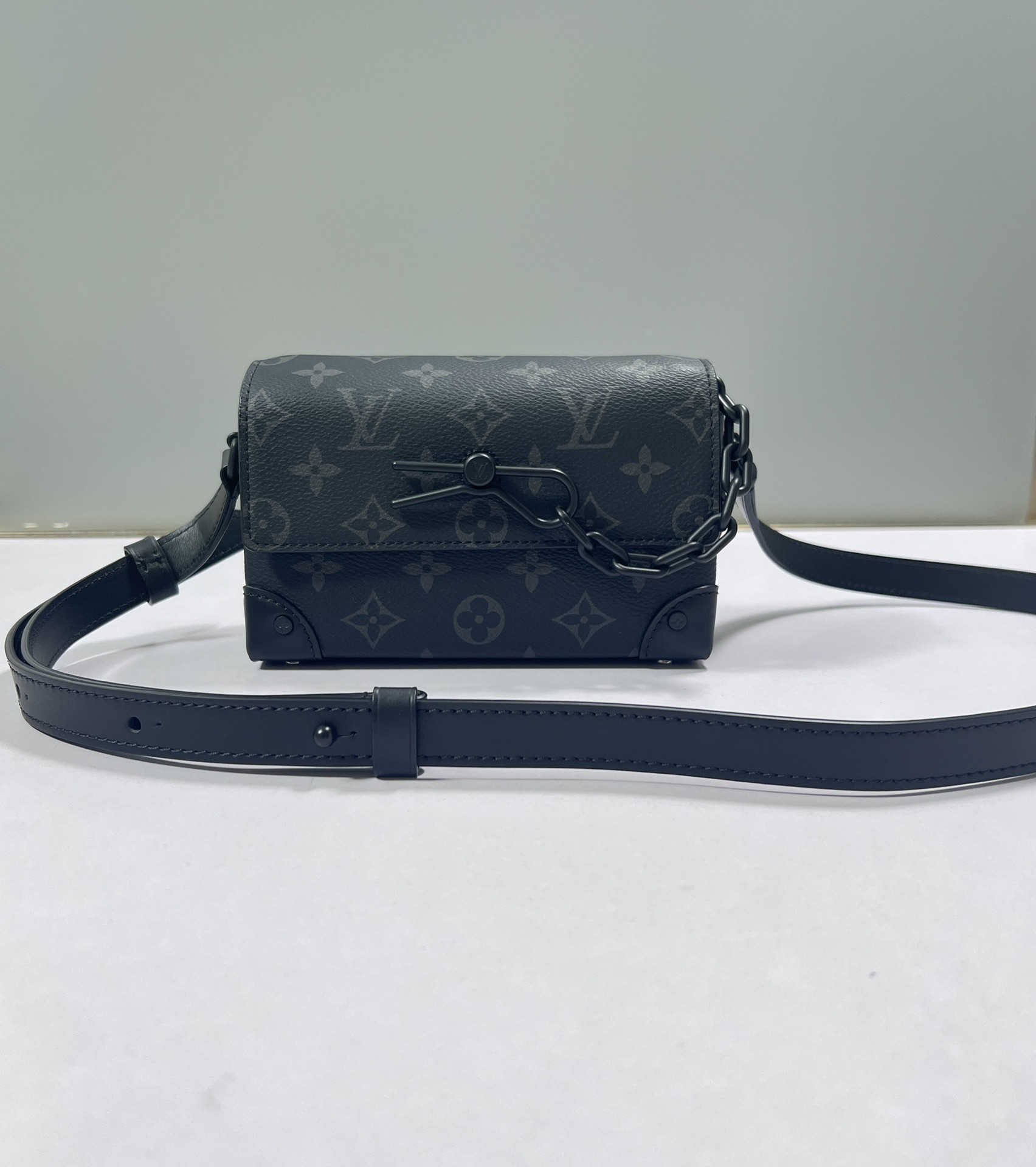 Louis Vuitton Crossbody & Shoulder Bags Messenger Bags Black Monogram Canvas Chains M81783
