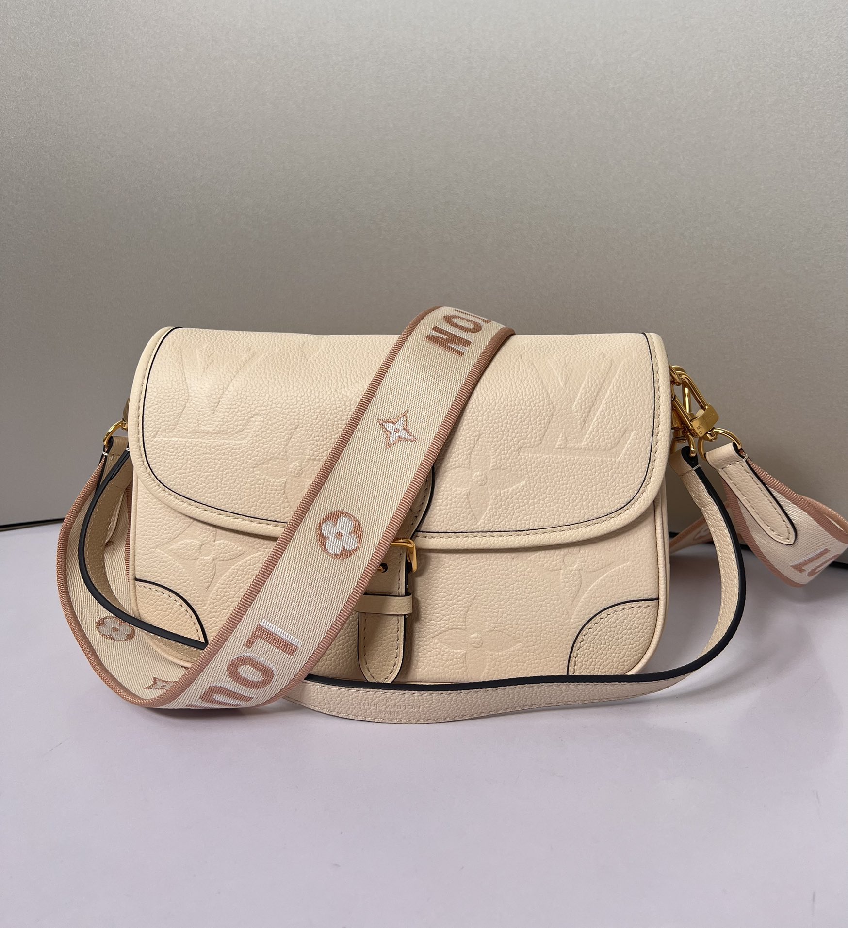 Louis Vuitton LV Diane 7 Star
 Bags Handbags White Empreinte​ M46388