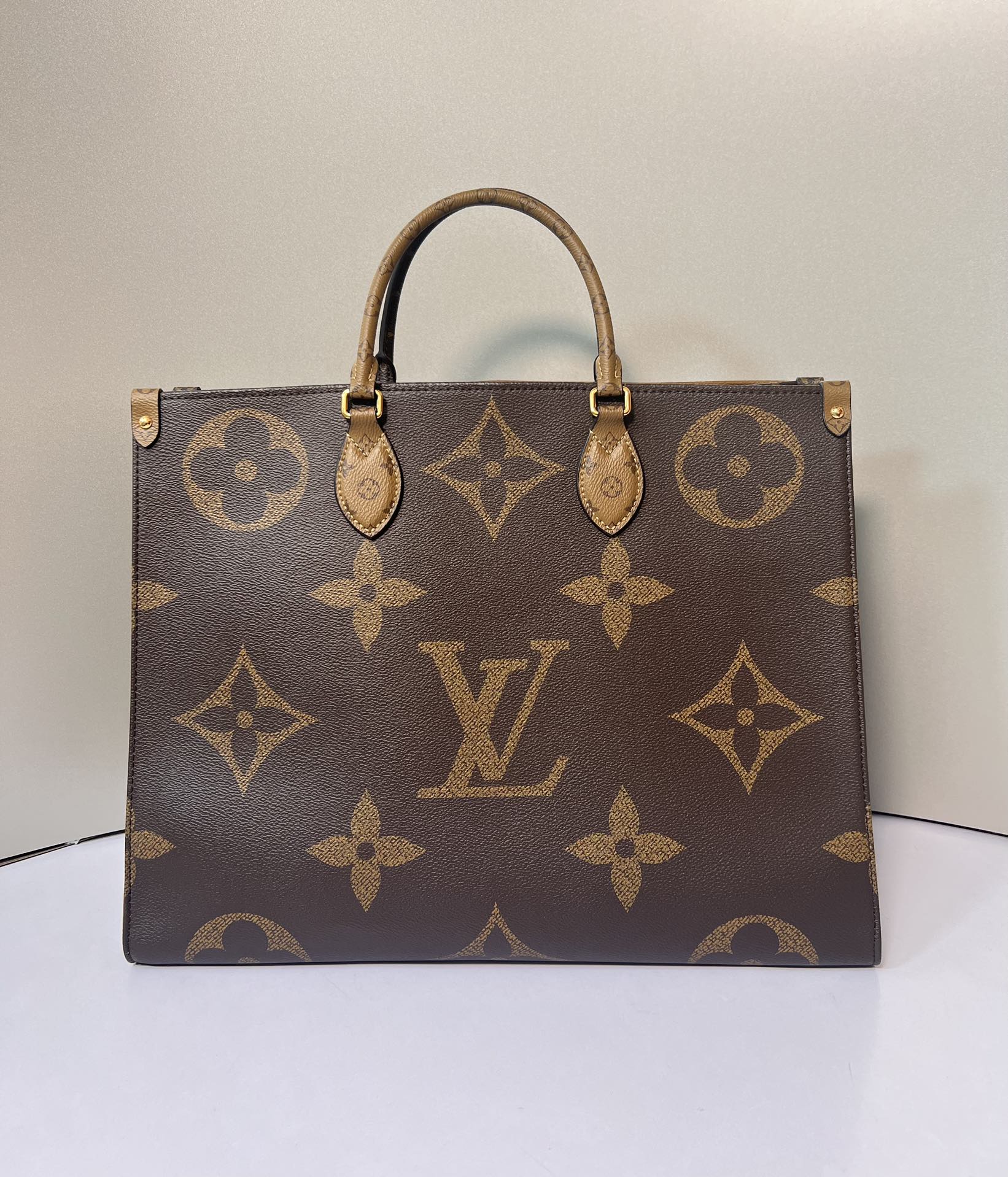 We provide Top Cheap AAA
 Louis Vuitton LV Onthego Bags Handbags Black Monogram Reverse Canvas M45320