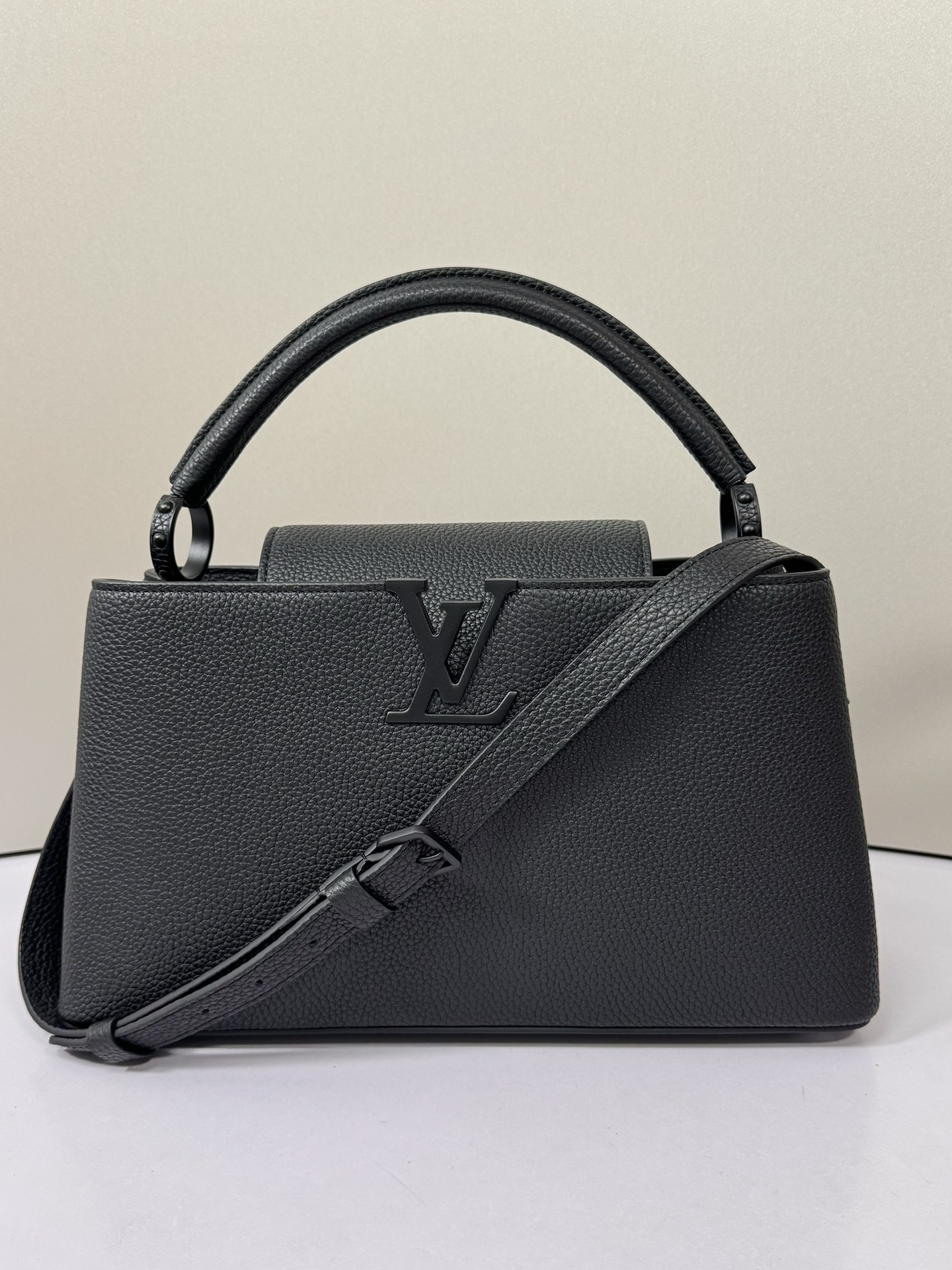 Louis Vuitton LV Capucines Buy
 Bags Handbags Black Weave Cowhide Chains M23947