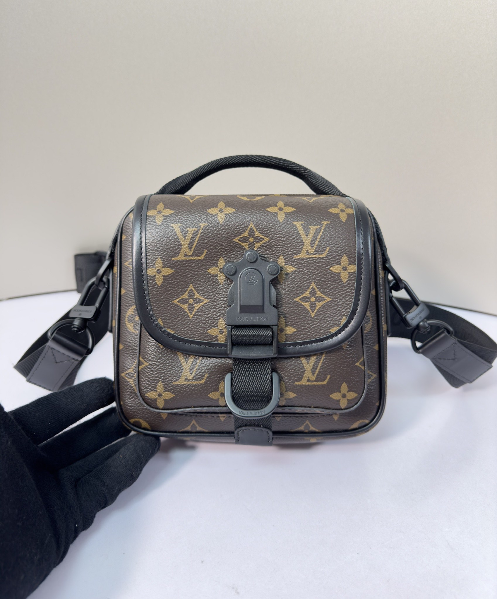 Louis Vuitton Messenger Bags Canvas M46973