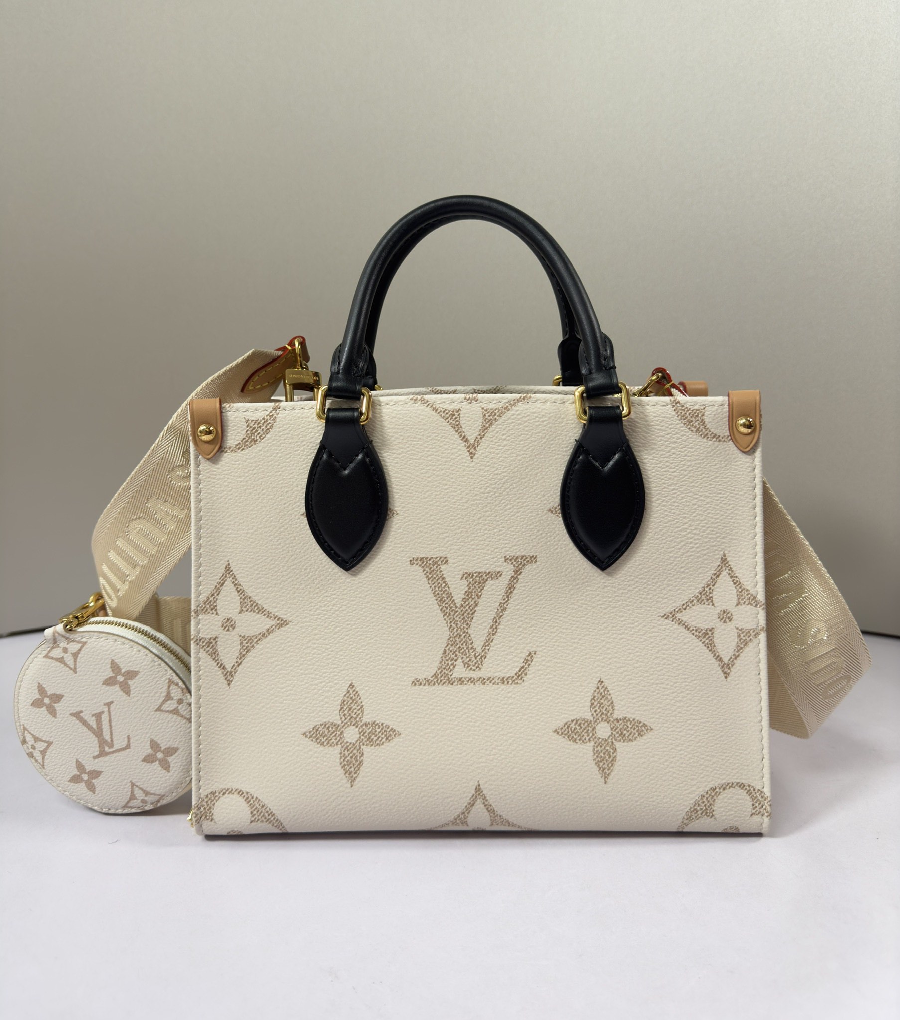 Louis Vuitton LV Onthego Bags Handbags Wholesale 2023 Replica
 White Monogram Reverse Canvas Fashion M24533