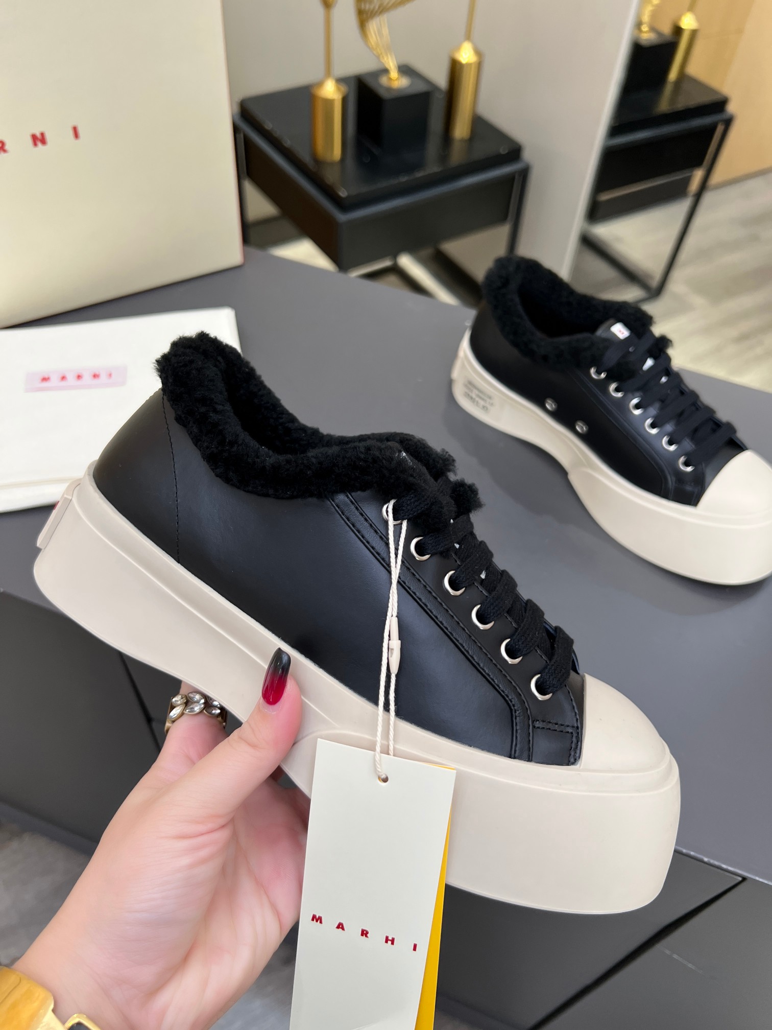 _d_f9sx9PhW_fXJ1GaiRAVnt9YiH6YBB-ohBVIPA