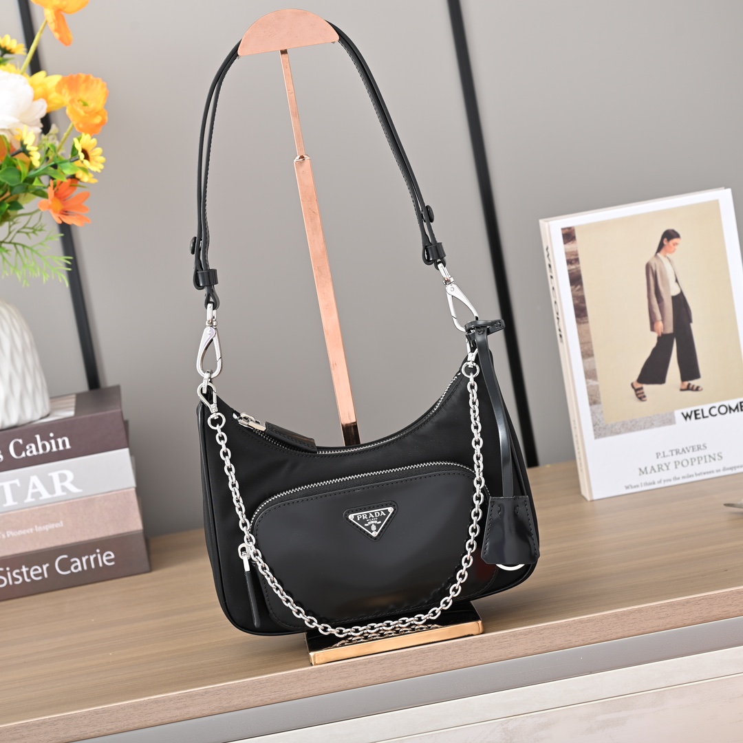 ✨New product debut✨2023 new recycled nylon with shiny leather Hobo underarm bag has become a mainstream fashion trend! …