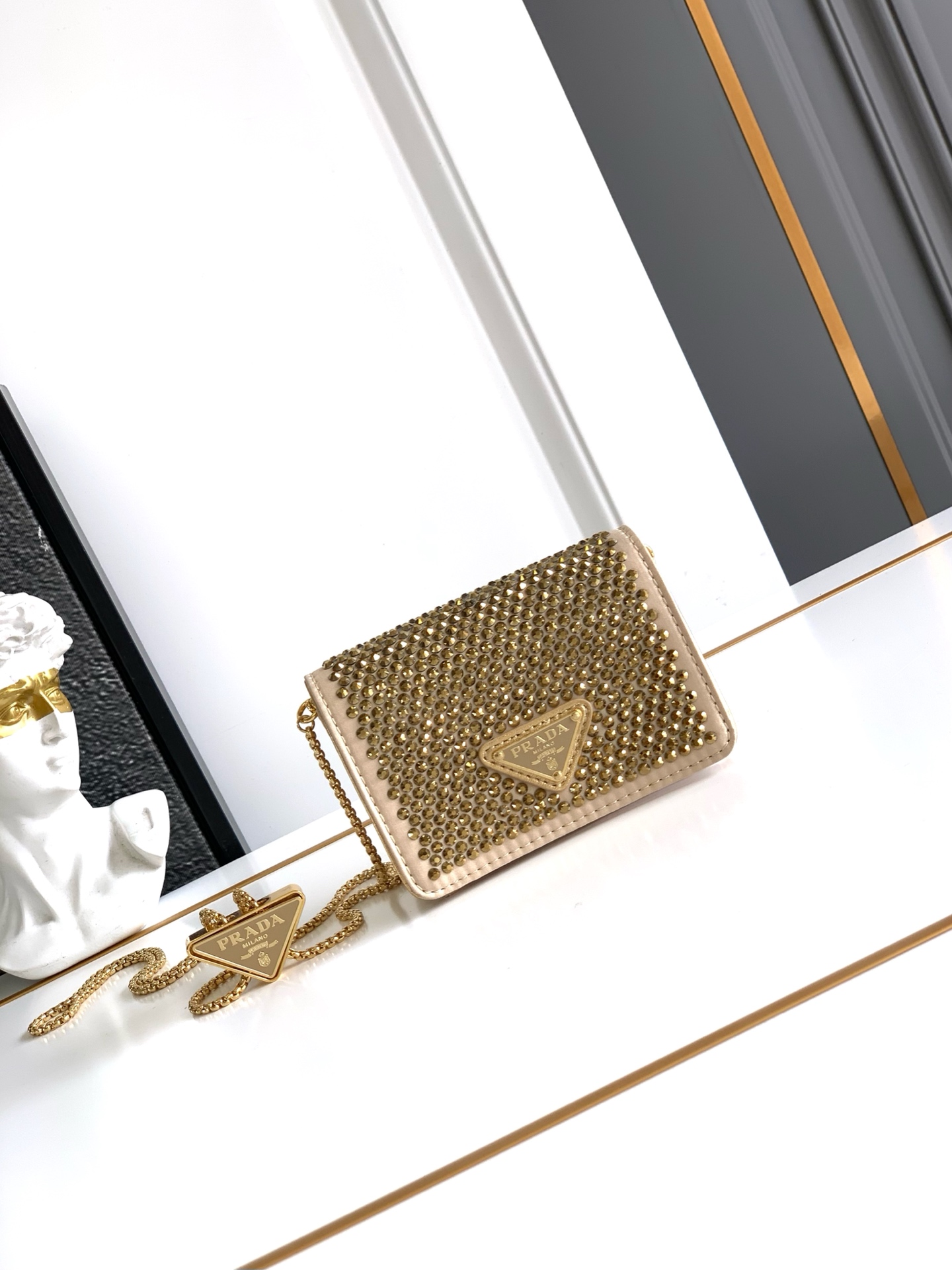 Valentino 新品首发 新品Mini“水晶包”金色通体“水晶”炫彩夺目