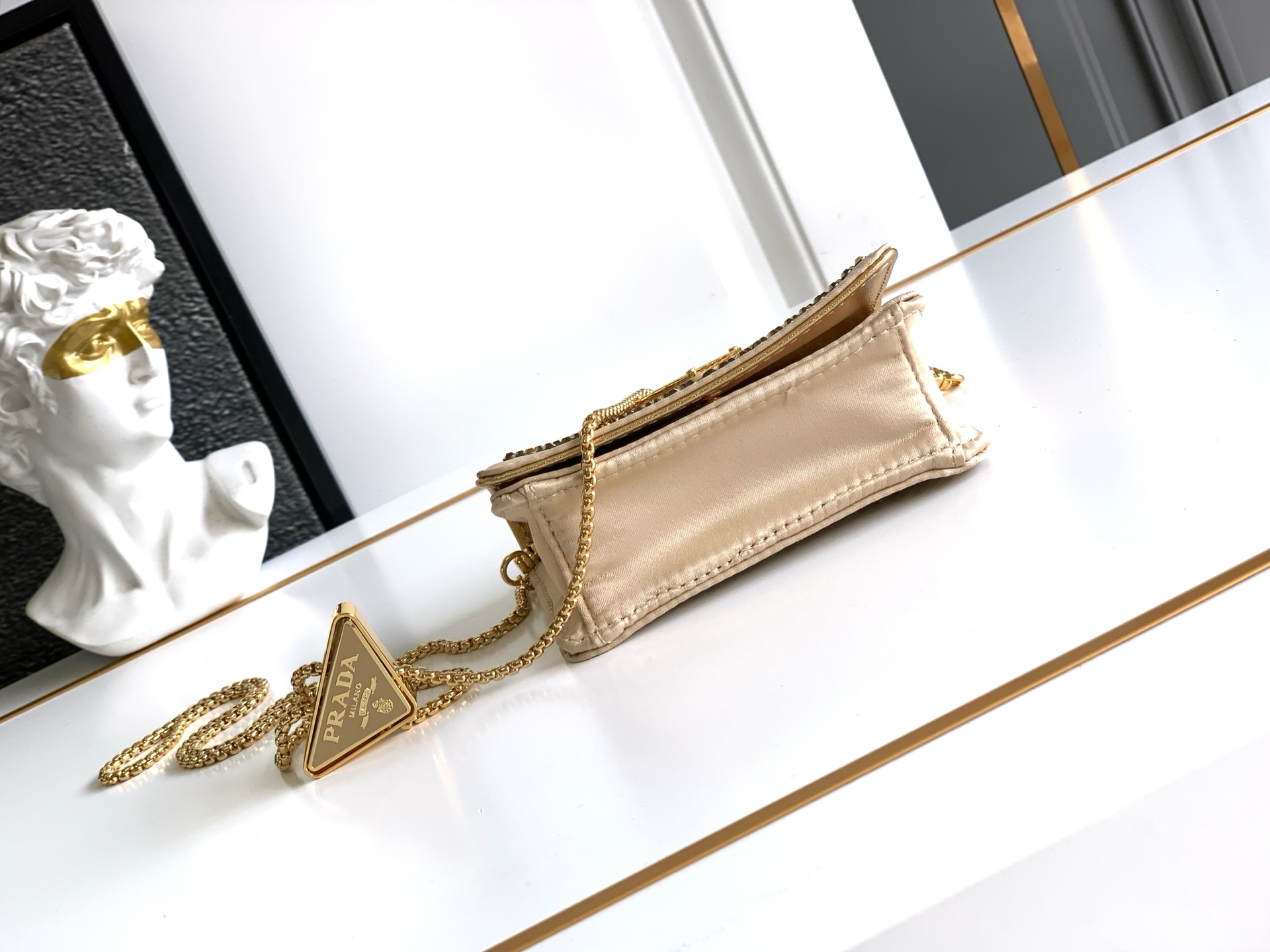 Valentino 新品首发 新品Mini“水晶包”金色通体“水晶”炫彩夺目
