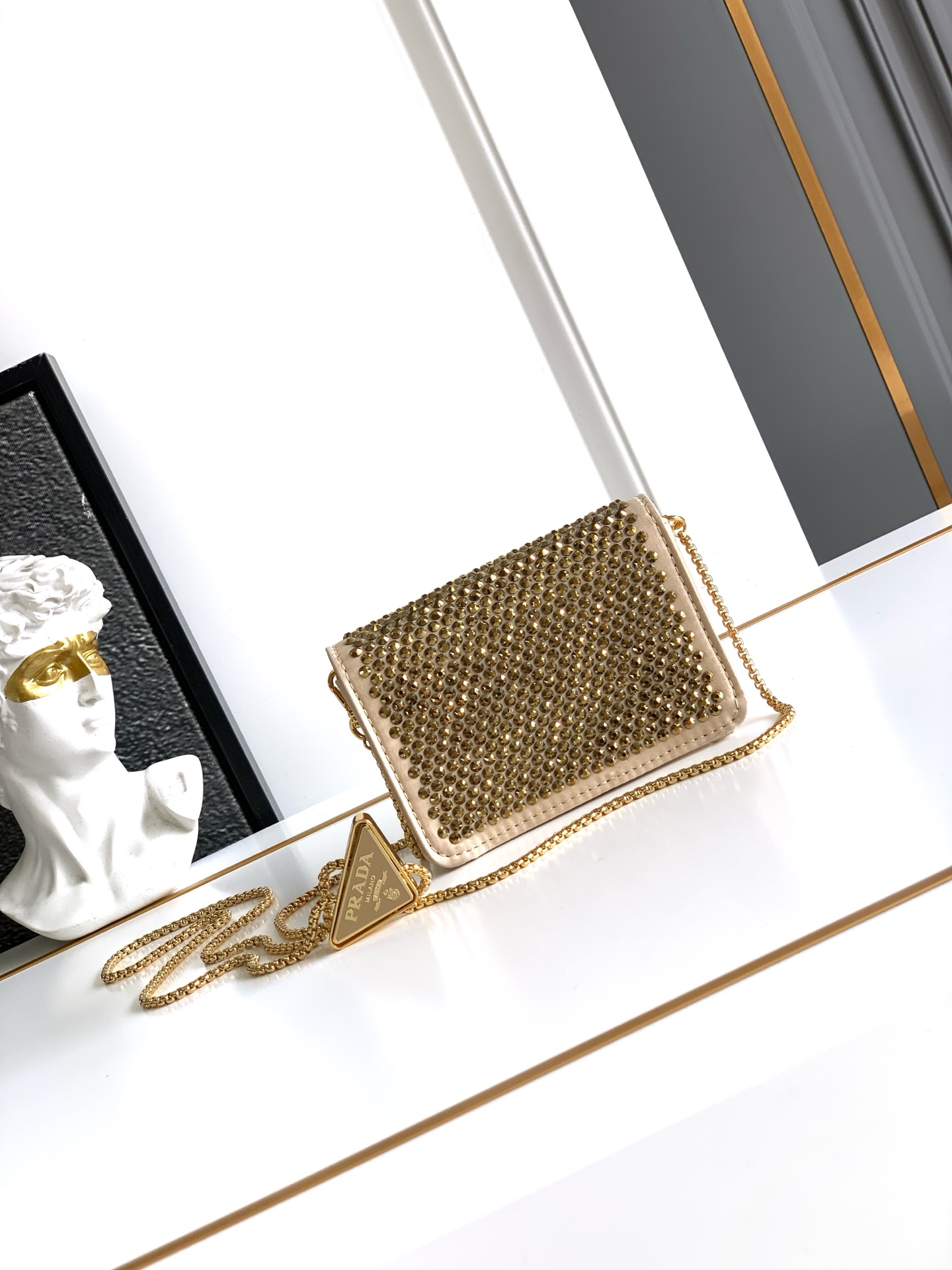 Valentino 新品首发 新品Mini“水晶包”金色通体“水晶”炫彩夺目