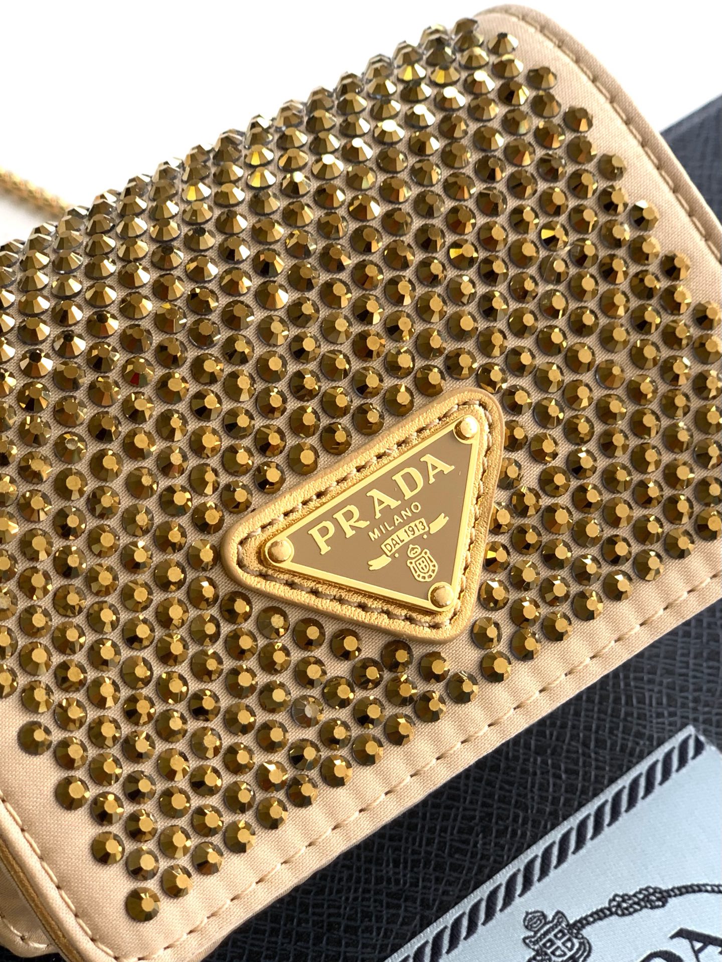 Valentino 新品首发 新品Mini“水晶包”金色通体“水晶”炫彩夺目