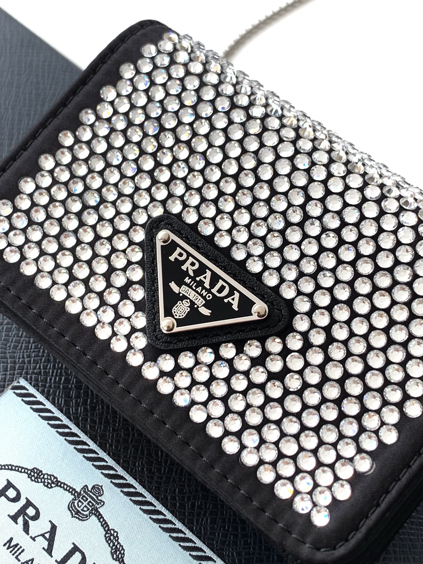 Valentino 新品首发 新品Mini“水晶包”金色通体“水晶”炫彩夺目