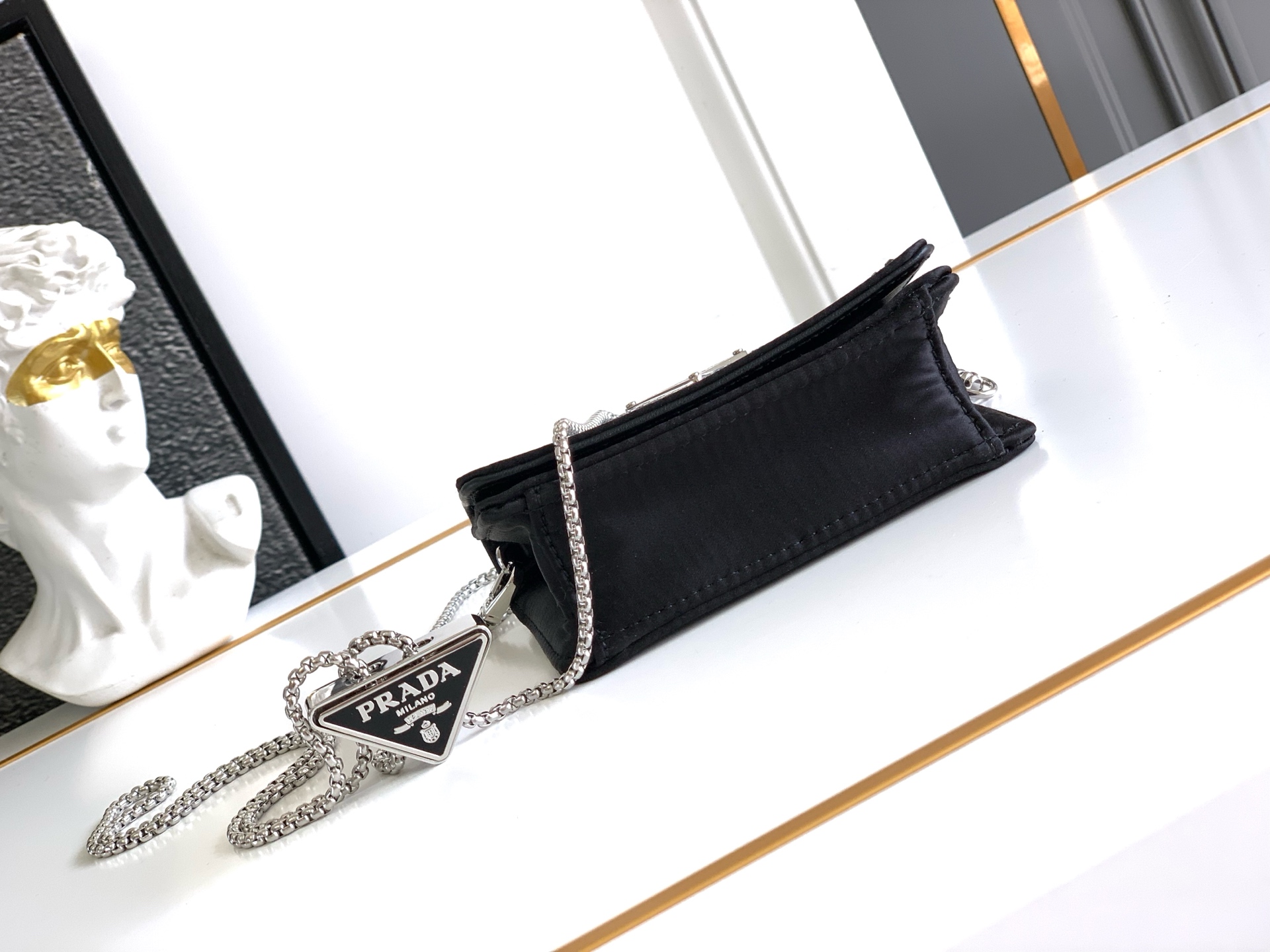 Valentino 新品首发 新品Mini“水晶包”金色通体“水晶”炫彩夺目