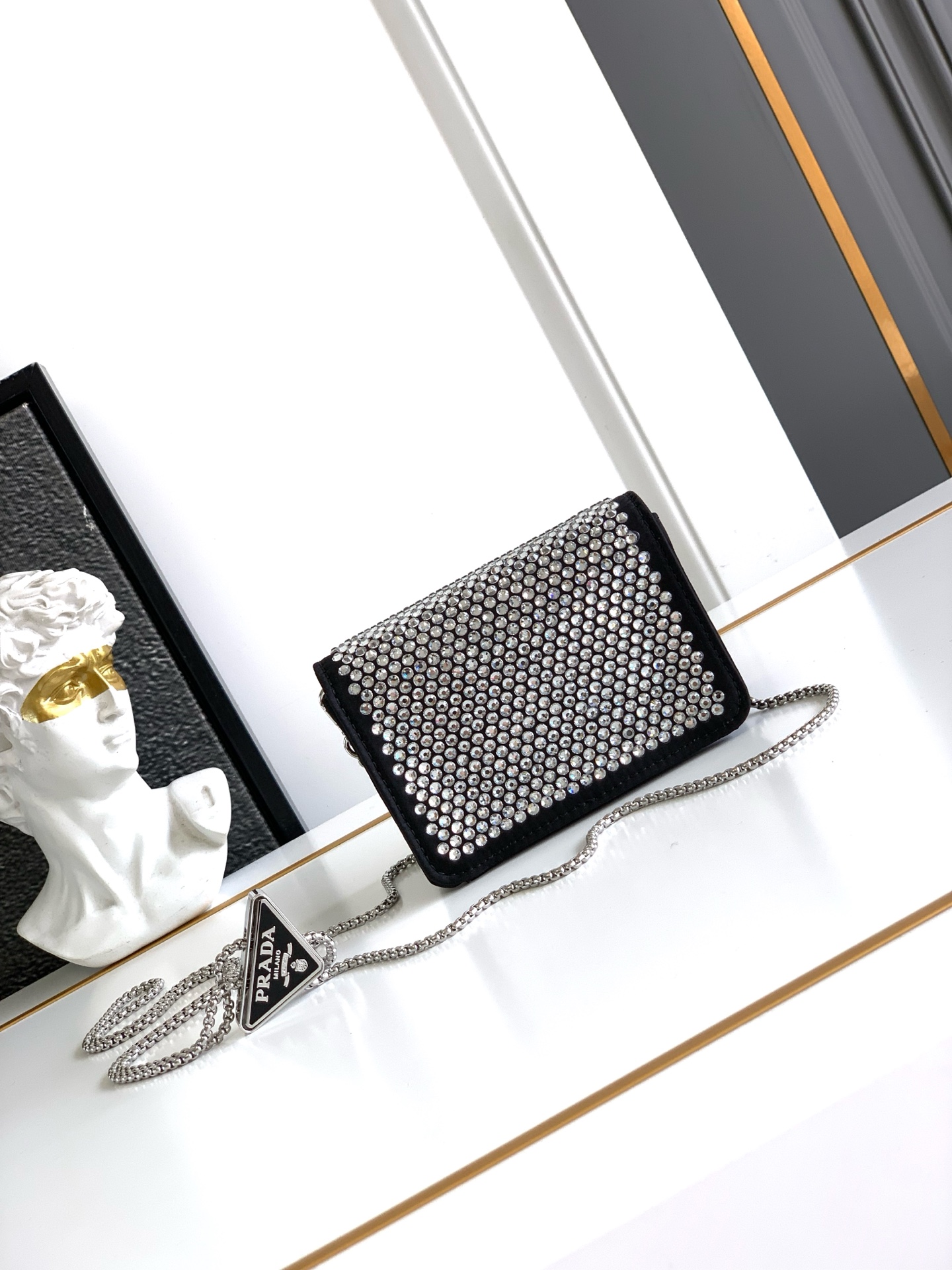 Valentino 新品首发 新品Mini“水晶包”金色通体“水晶”炫彩夺目