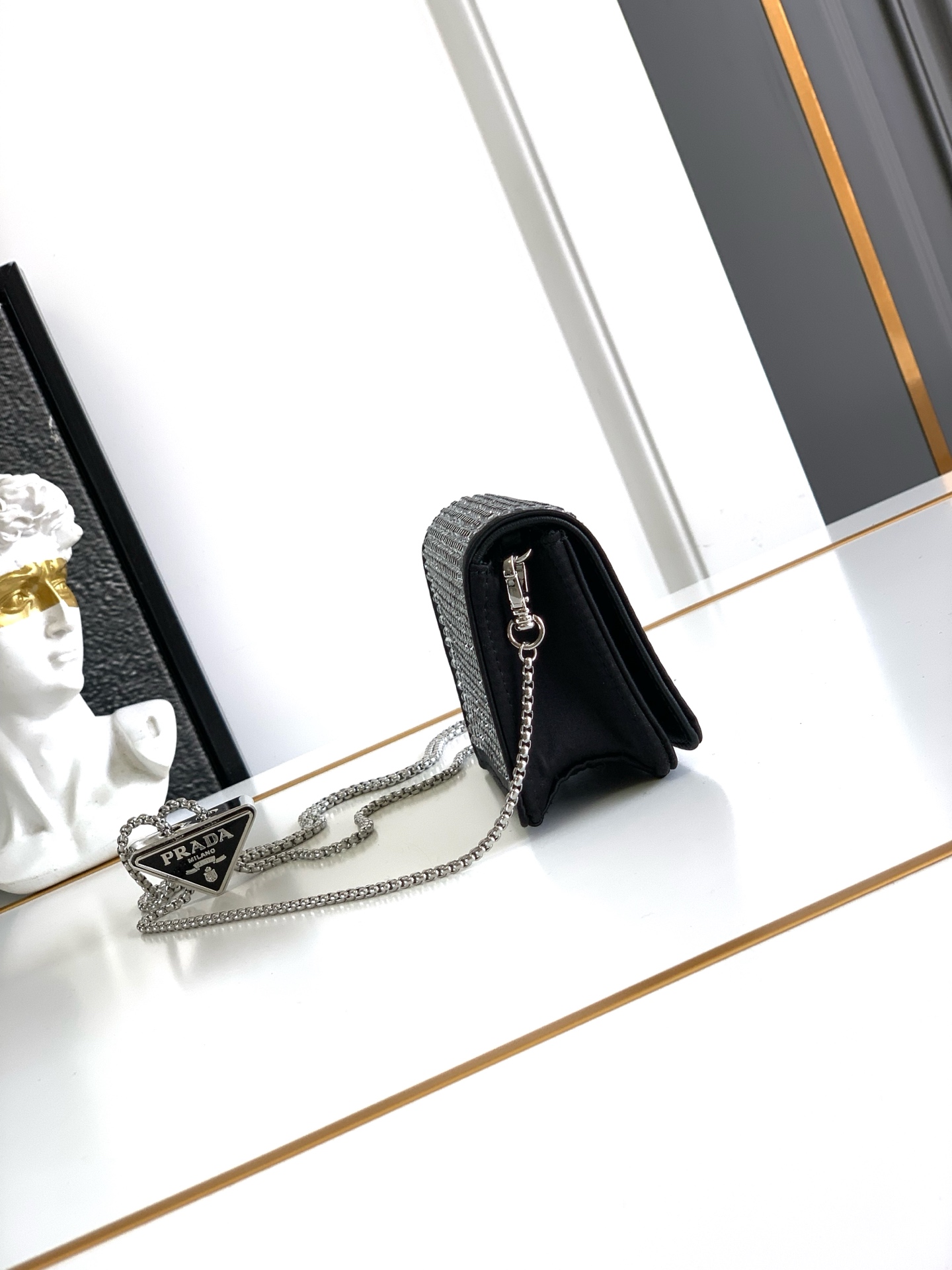 Valentino 新品首发 新品Mini“水晶包”金色通体“水晶”炫彩夺目