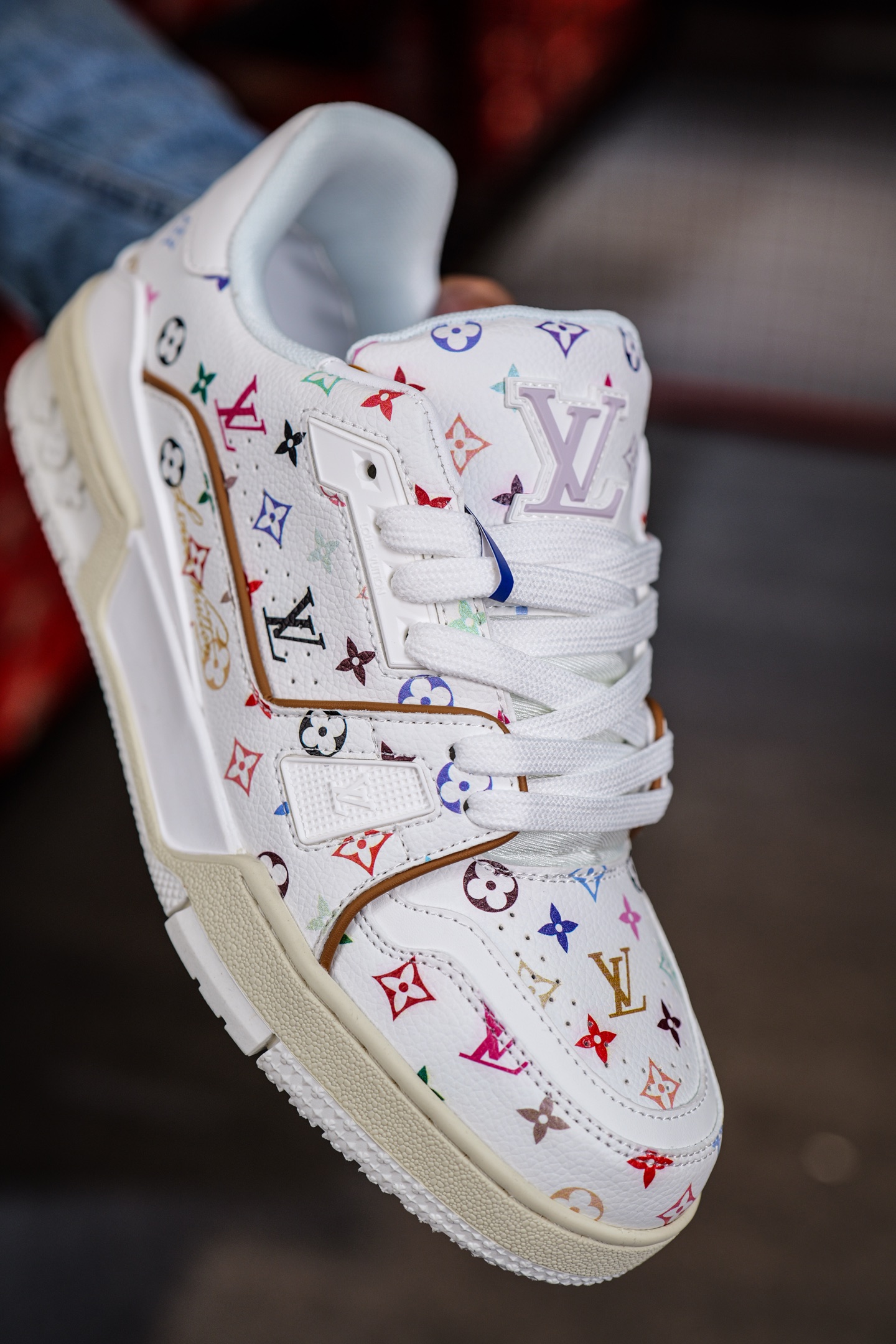 120💰L8版市面最高性价比版本💯底气十足 空胶工艺
驴家LV Trainer 原版完美楦型 品控胜过市面百分之95。
欢迎大家拿去与市面高于几十元的版本相互对比
TPU大底材料全部纯原色料打造的鞋底 区别 市面上小作坊省工料描涂漆上脚两天就掉色。
独家底磨 开发费5w+ 质感媲美原版 密集度超高 区别于同行色泽质感 意大利进口头层一刀切小牛皮 皮料厚实度韧性高于市面
垫脚聚米微料加透气英伦网布 都是按正品一比一打造开发 不偷半点料 不掺半点假
细节原版一致 可对比 全包套原版包装配件 目前市面一梯队级别
⚠市场太杂请注意混卖版本 可区别材料 版型 质感 包装配件 一切肉眼可见的细节。
尺码男女鞋35 36 37 38 39 40 41 42 43 44 45 46