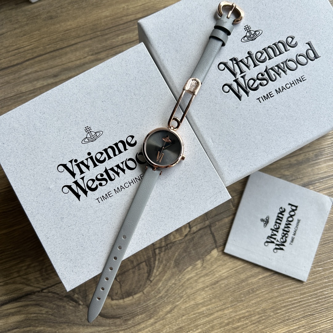 Vivienne Westwood微微安西太后手镯石英女表，复古小巧的表盘，12点位土星LOGO，6点位罗马数字小巧简约的设计，真皮配镂空手镯式小环表带，外径25MM，进口石英机芯，30米生活防水，一手现货批。