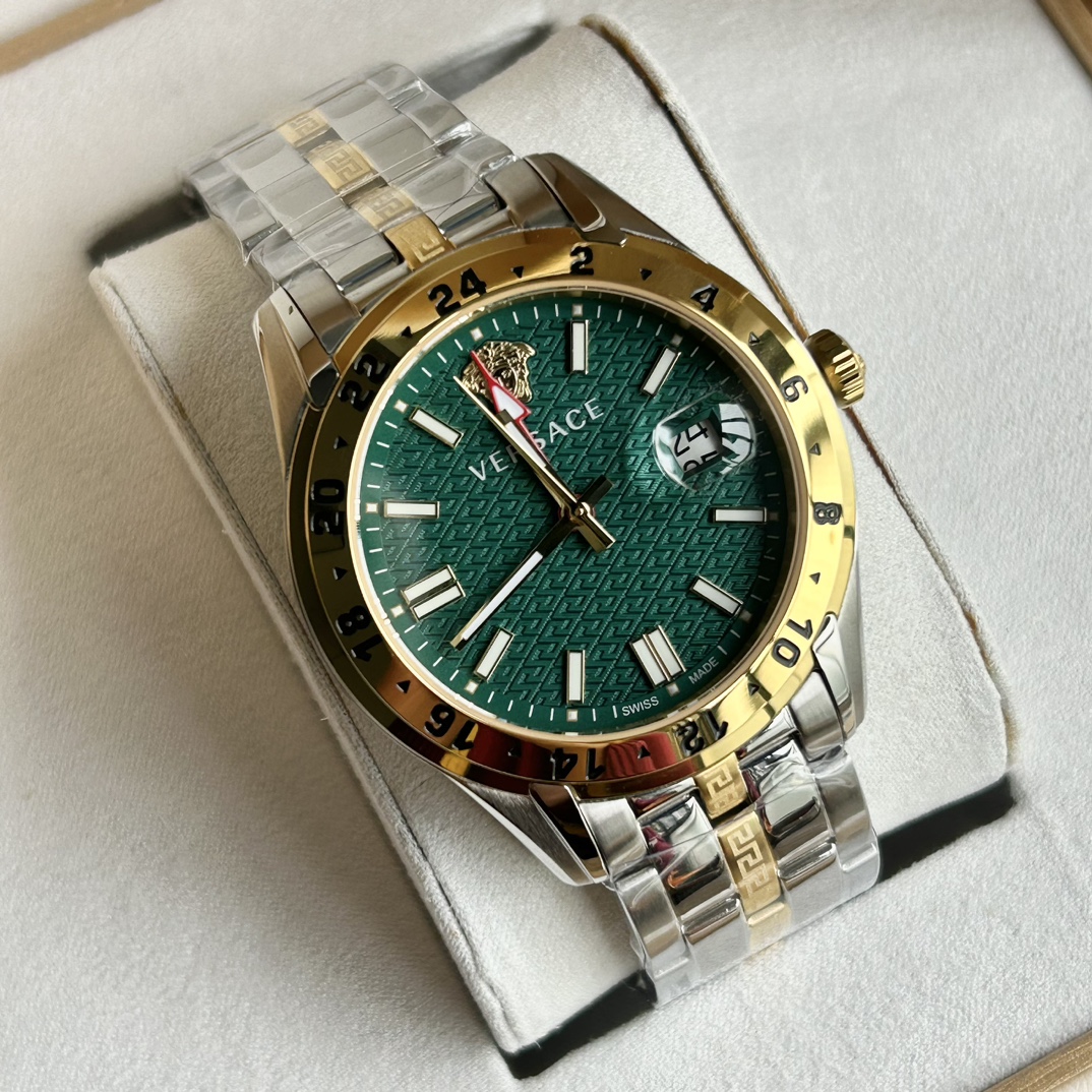 NO:158014,Versace Men's Watch Quartz Watch; imported Swiss movement, small numerical scales are printed on the Greek back pattern disc, large glass display date window at 3 o'clock, tastes the blend of quality, 12 o'clock Medusa three-dimensional avatar shows the brand style, stainless steel case. Strap, matte and polishing technology combine to highlight the brand's careful manufacturing. 50 meters of daily waterproof, imported sapphire glass material, outer diameter 41MM, first-hand spot batch, versace, versace19860909批versace 范思哲男表石英表；进口瑞士机芯,希腊回纹盘上印有小数字刻度,3点位置设有大玻璃显示日期窗品味于品质的交融,12点方向美杜莎立体头像尽显品牌风范,不锈钢表壳.表带,磨砂与抛光的工艺结合突显了品牌的精心制造.50米生活防水,进口蓝宝石玻璃材质,外径41MM,一手现货批,,versace,versace,Watch